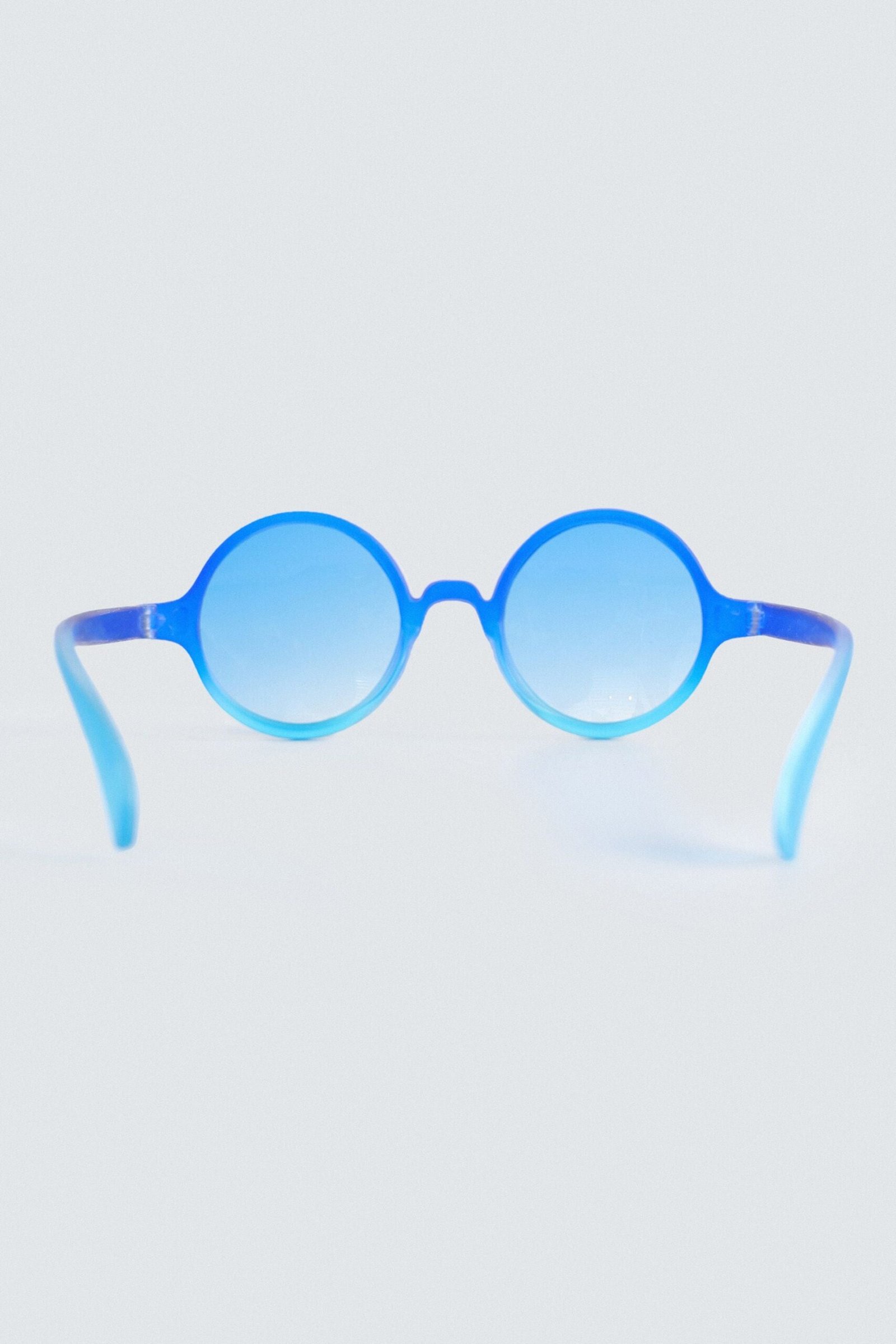 Round Sunglasses - Image 4