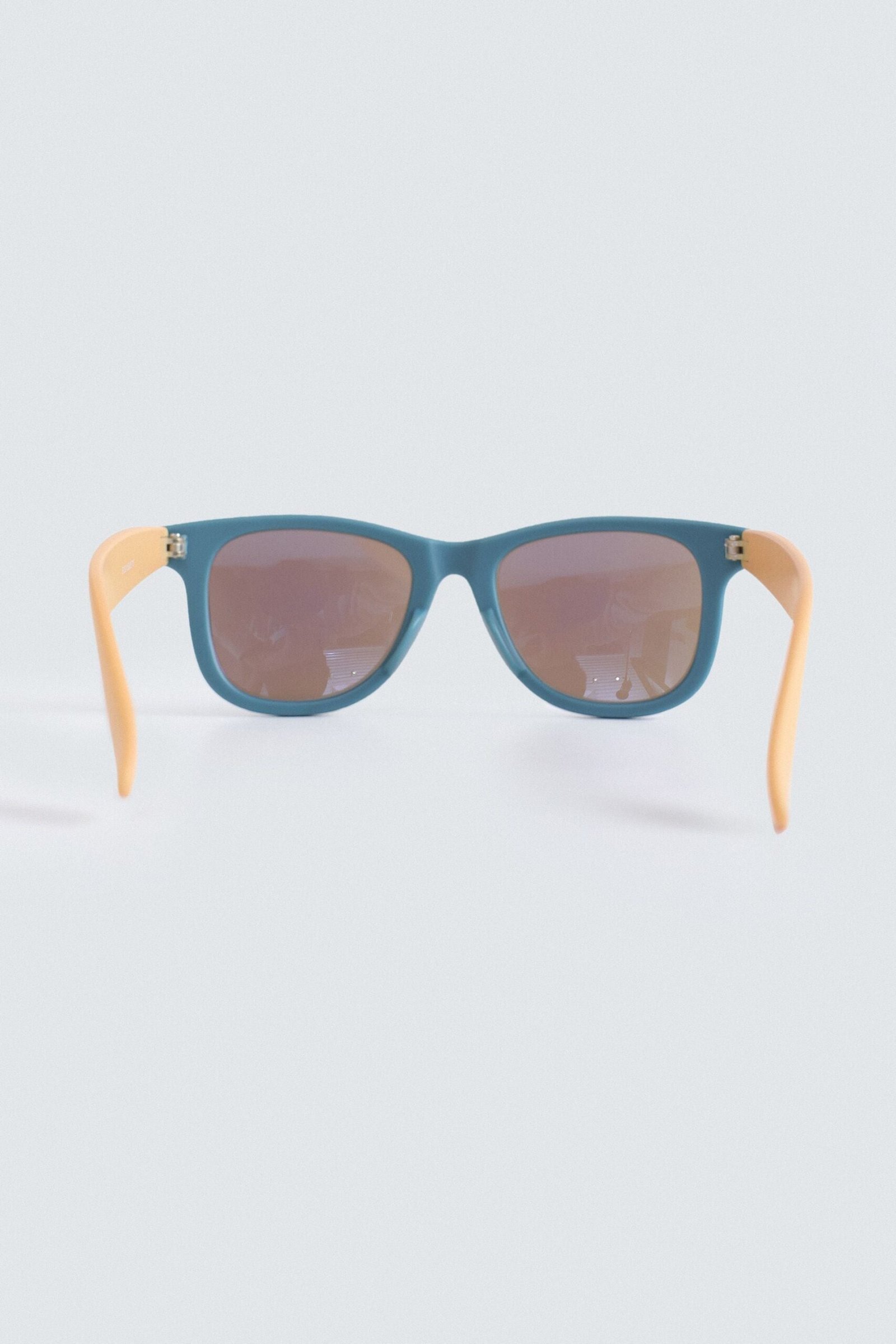 Wayfarer Suglasses - Image 4