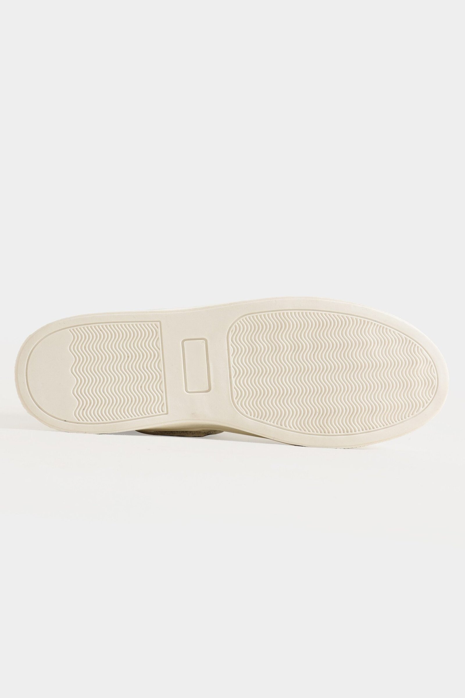 Sneakers With Ribbon Detail - Image 5