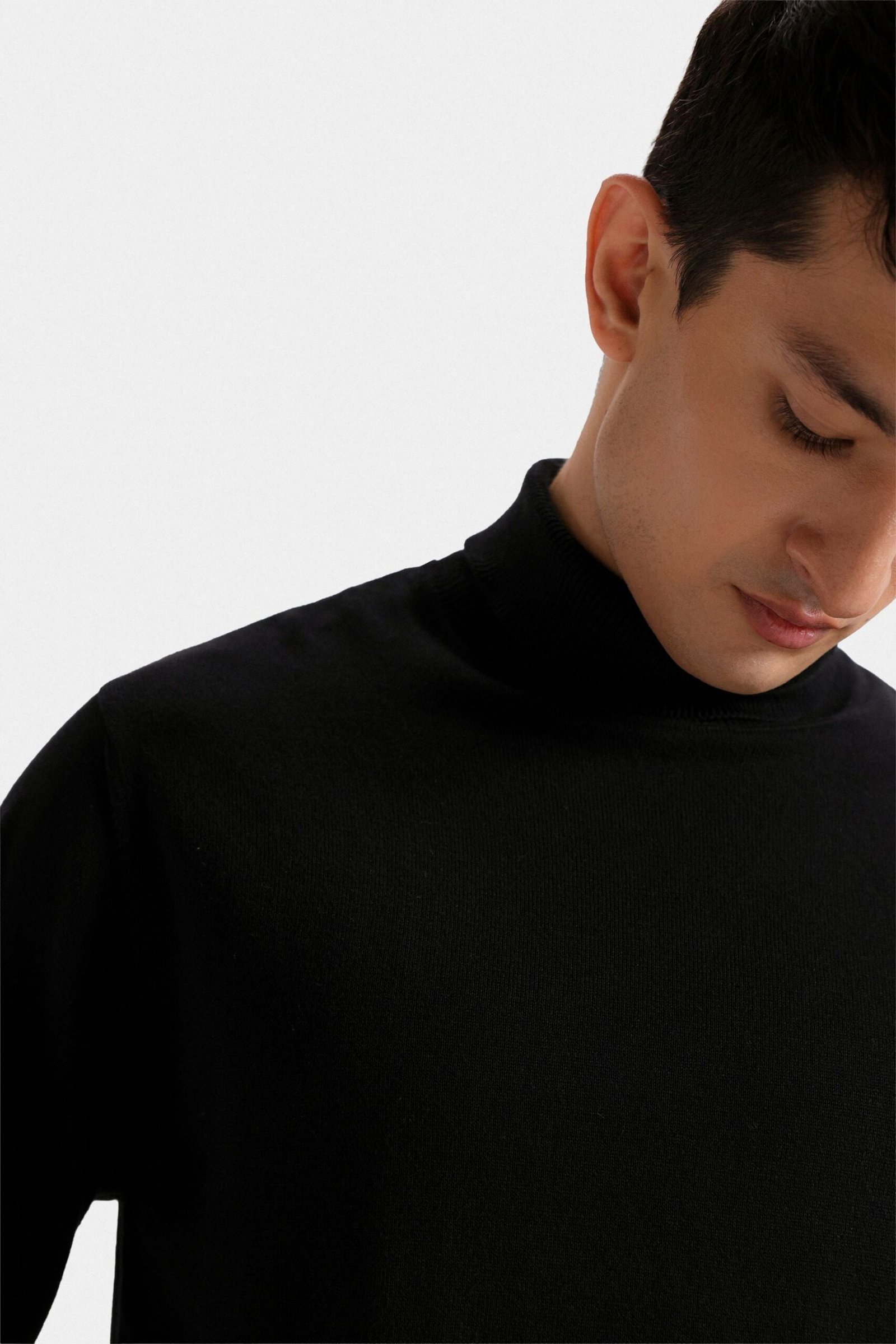 Basic Turtle Neck Sweater - Image 9