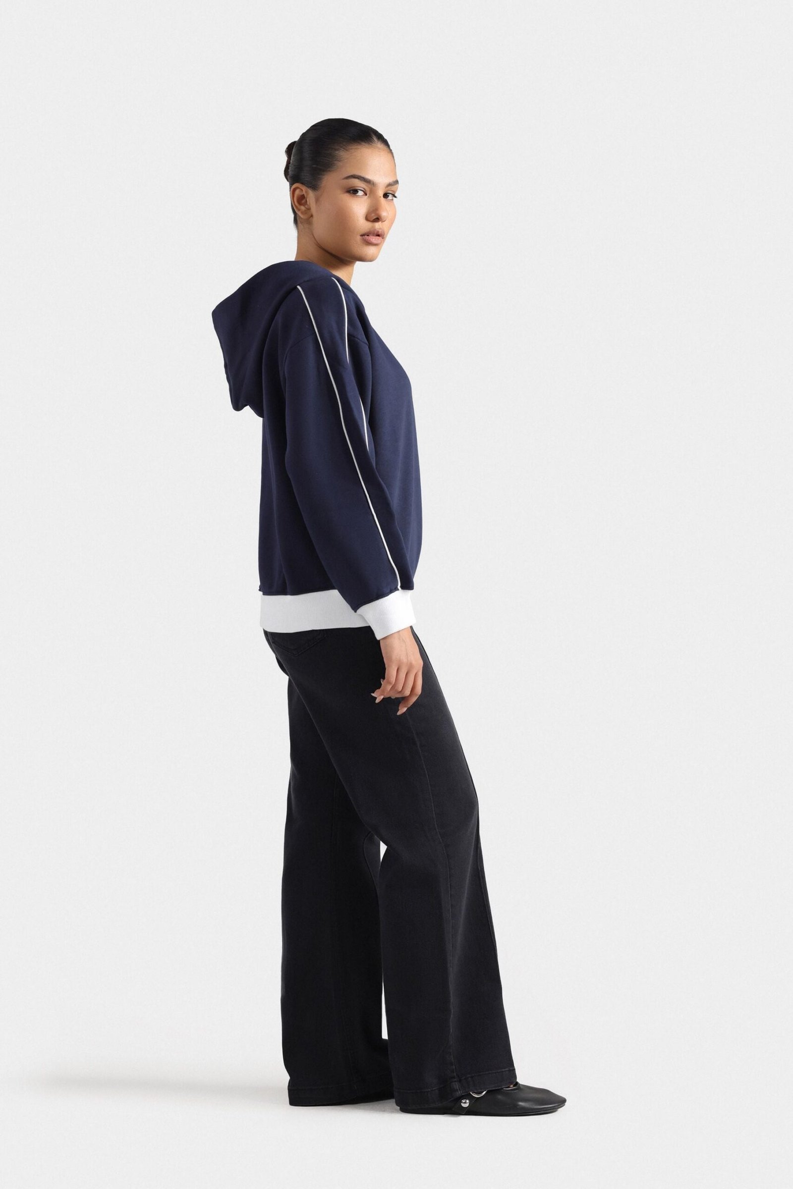 Cropped Activewear Hoodie - Image 3