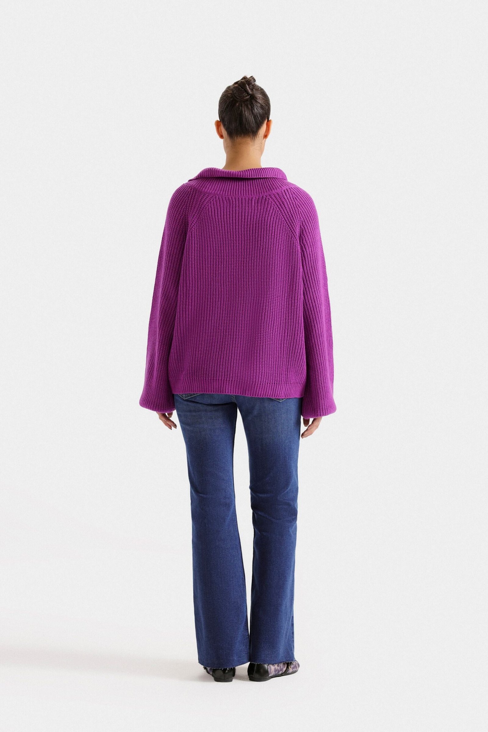 Cropped Sweater With Neck Buttons - Image 8