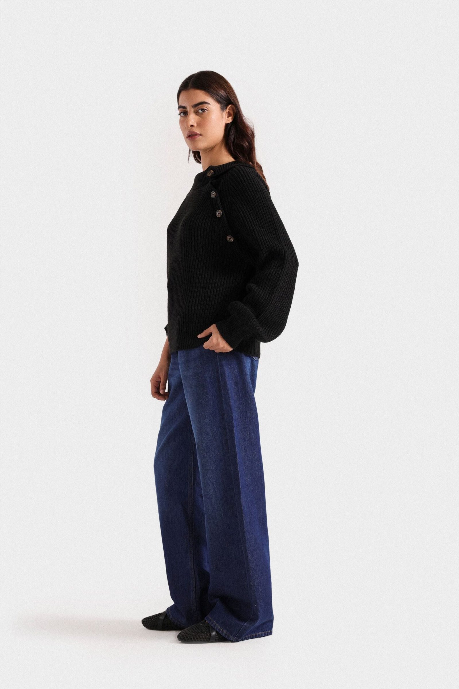 Cropped Sweater With Neck Buttons - Image 3