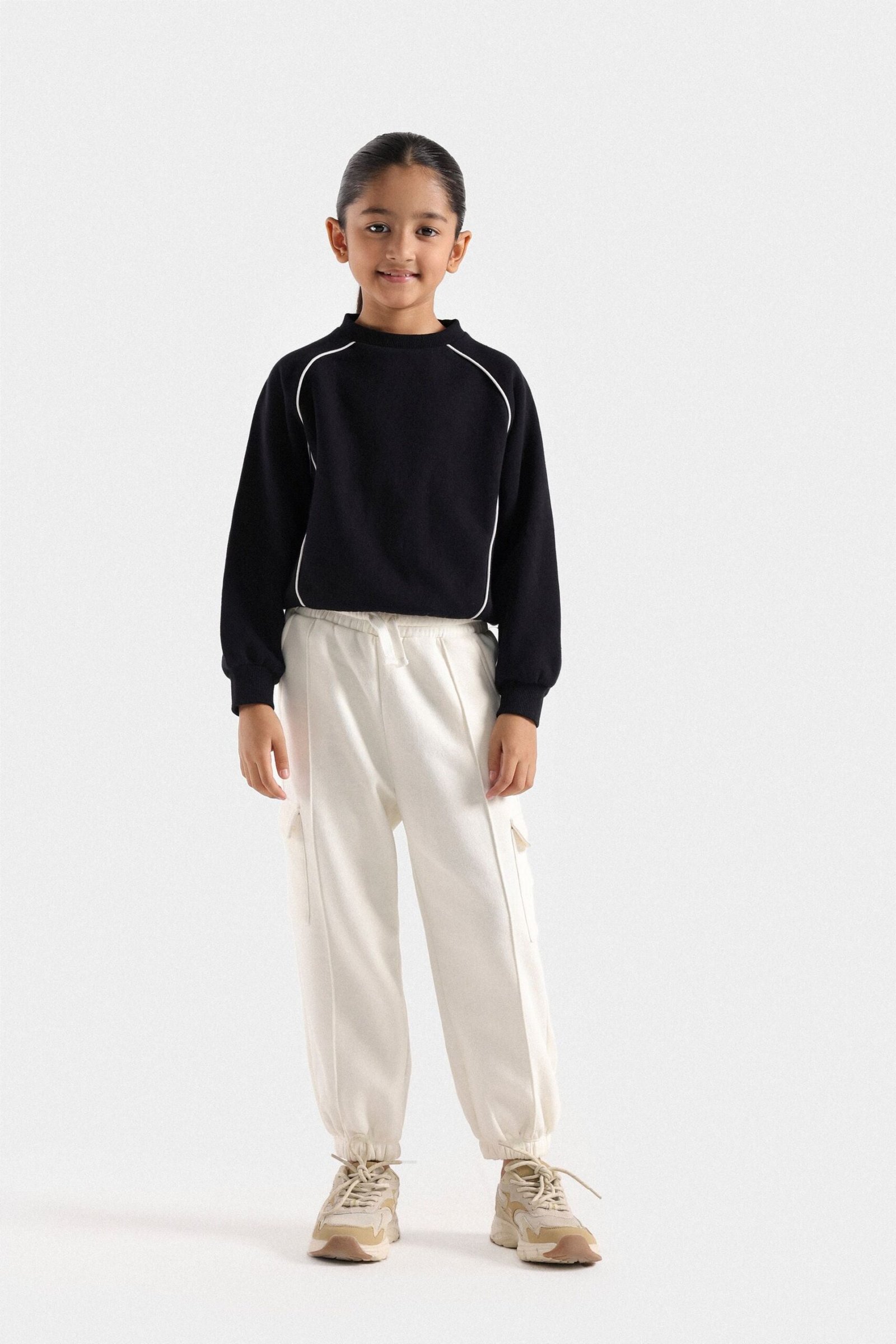 Basic Sweatshirt With Pipping Detail - Image 5