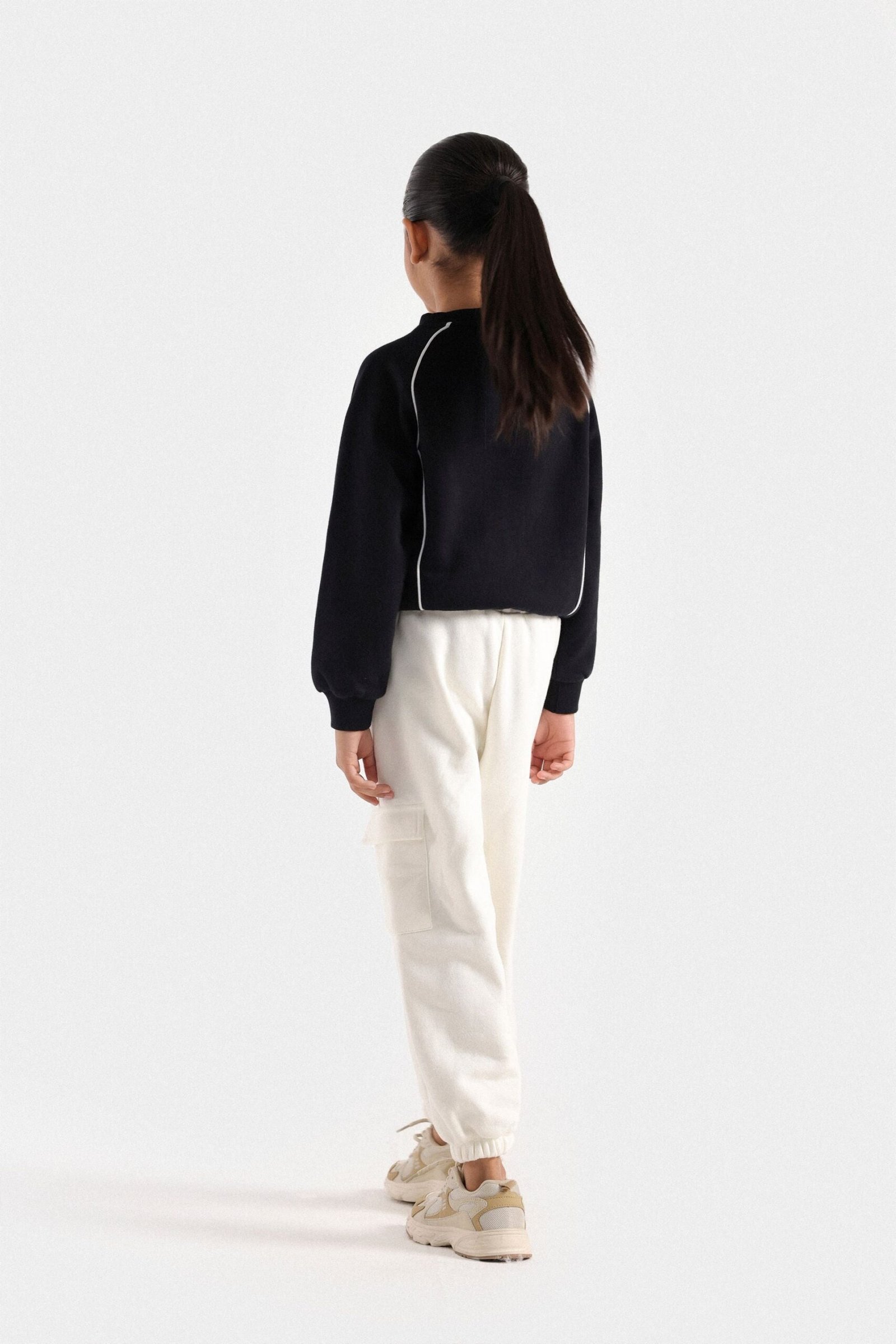 Basic Sweatshirt With Pipping Detail - Image 4