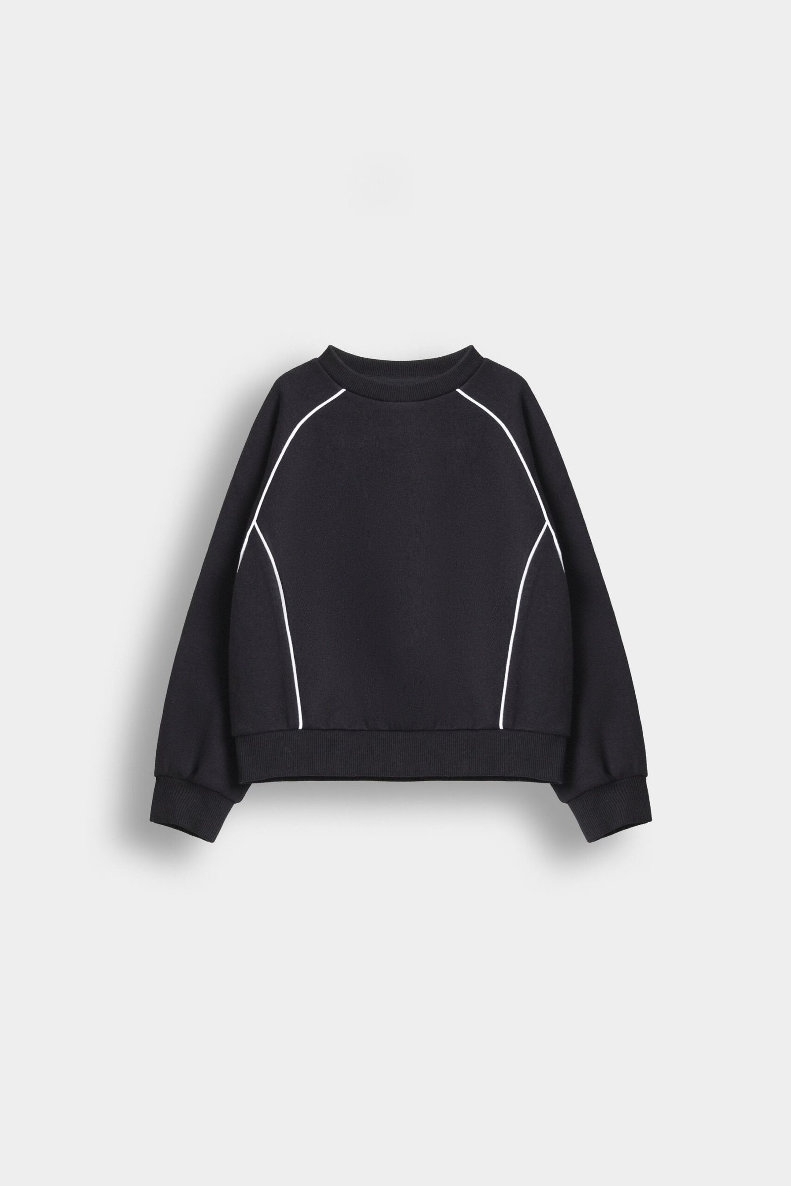 Basic Sweatshirt With Pipping Detail