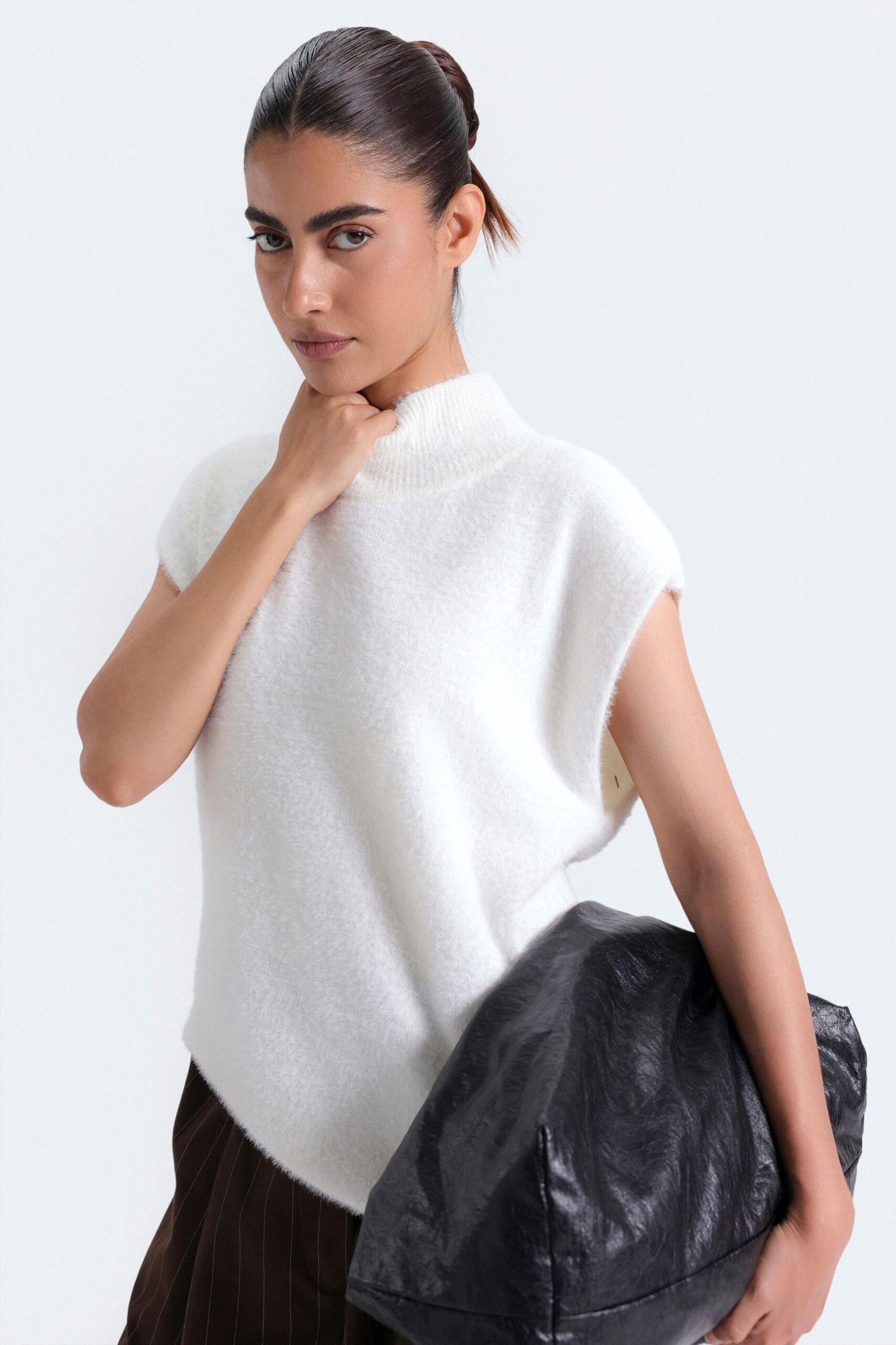 Funnel Neck Sleeveless Sweater - Image 12