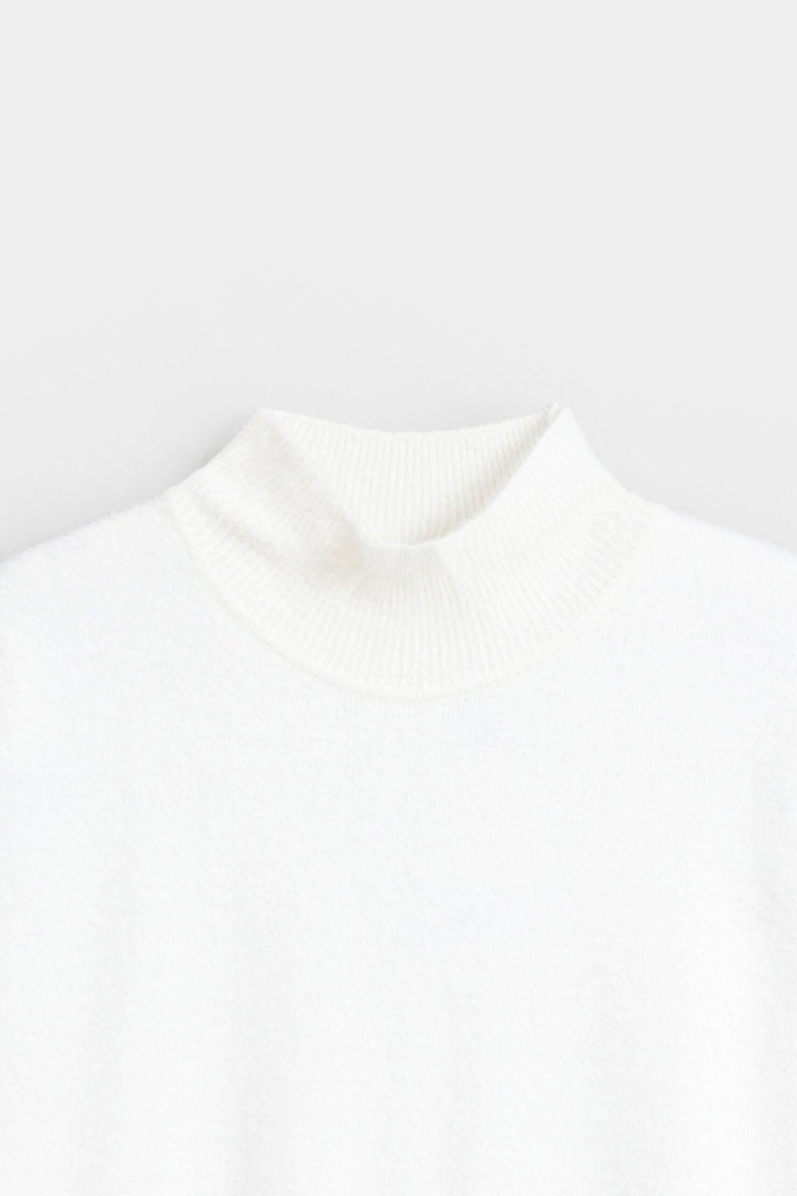 Funnel Neck Sleeveless Sweater - Image 16
