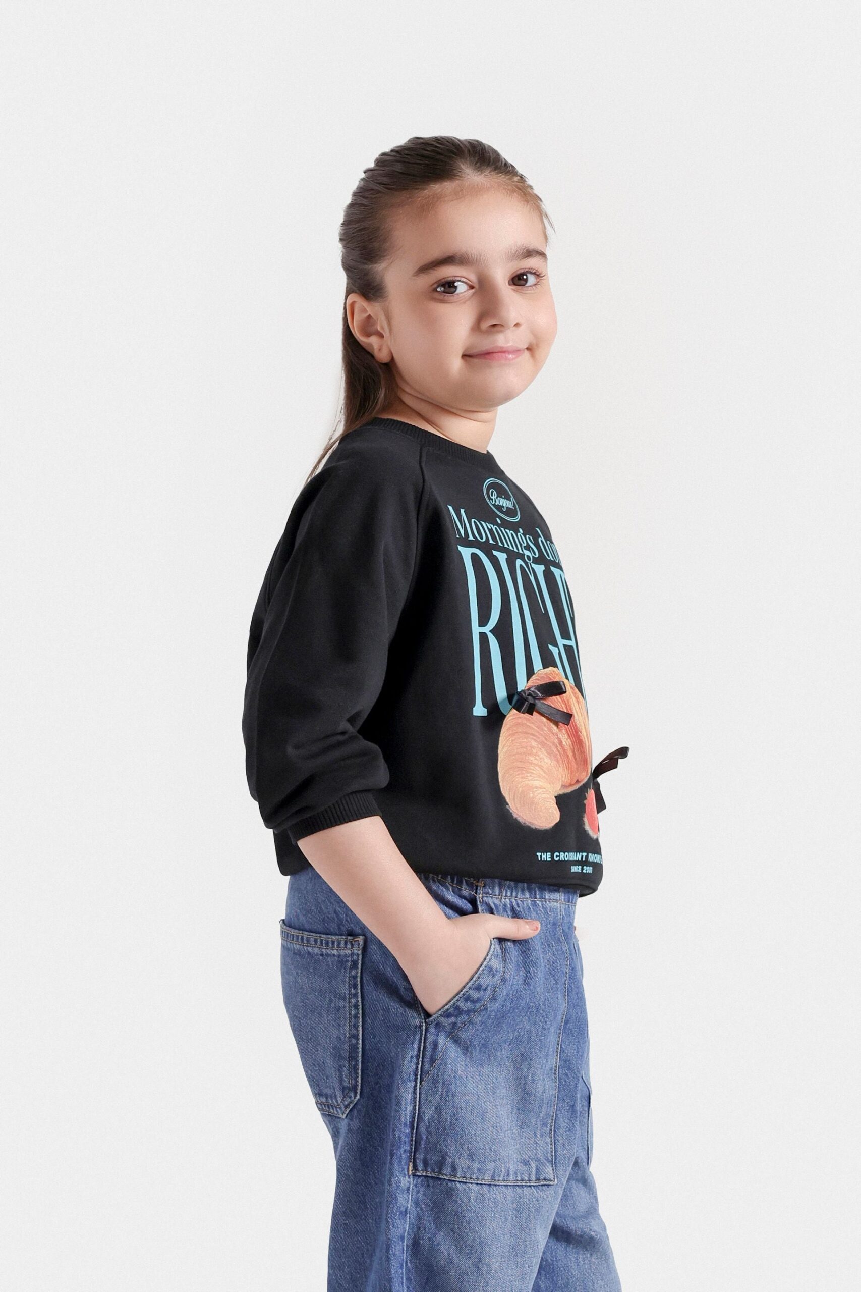 Cropped Graphic Sweatshirt - Image 5
