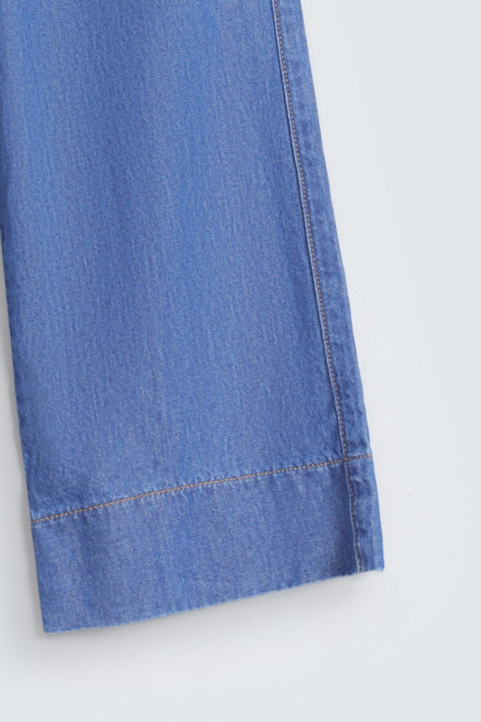 Wide-Leg Fit Jeans - Image 2