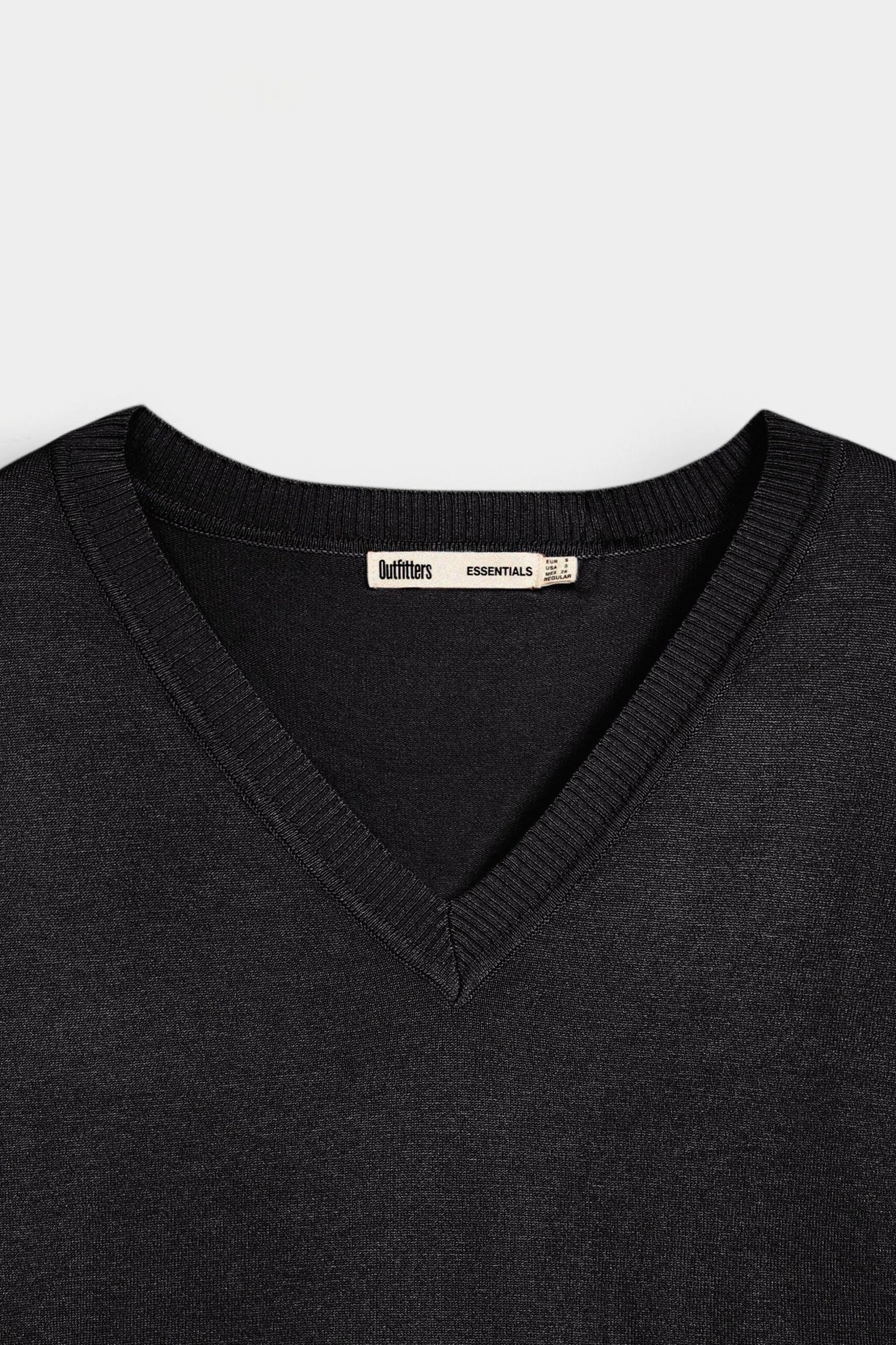 Basic V-Neck Sweater - Image 13