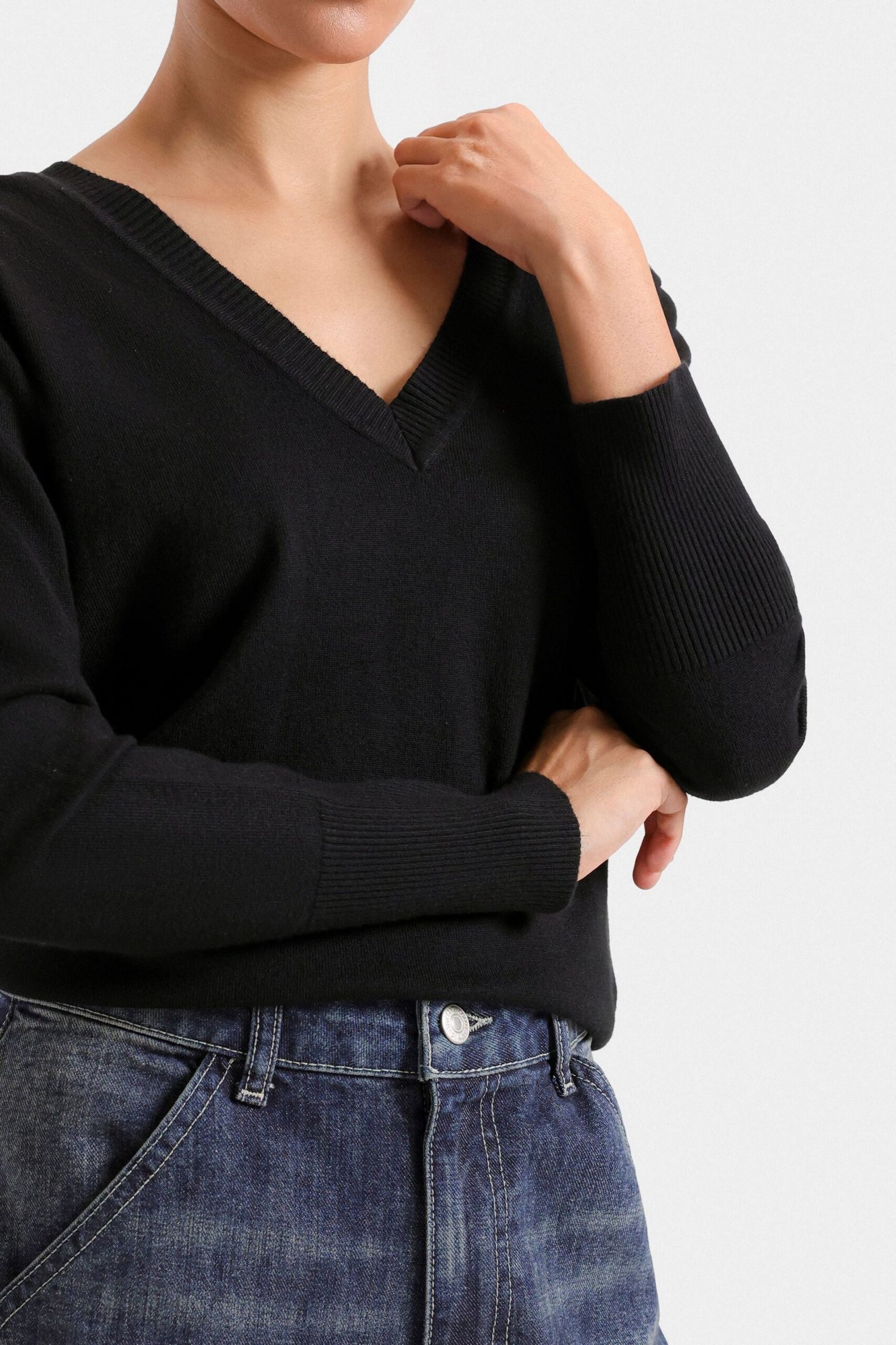 Basic V-Neck Sweater - Image 9