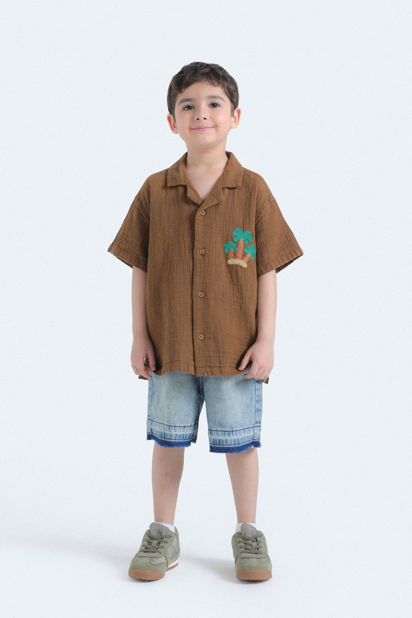 Denim Shorts With Frayed Hem - Image 5