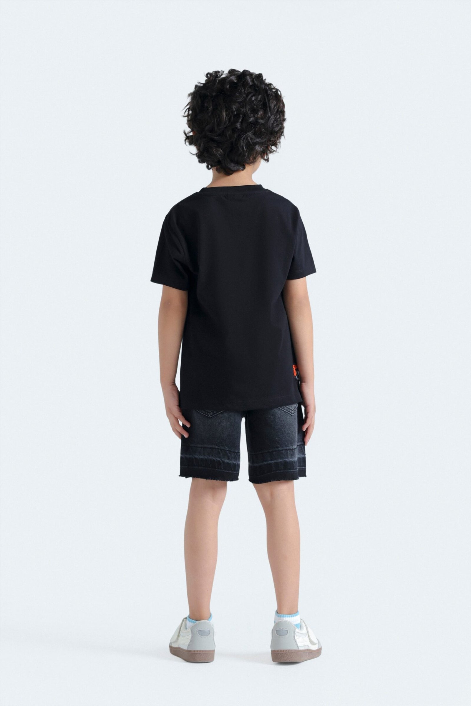 Denim Shorts With Frayed Hem - Image 7