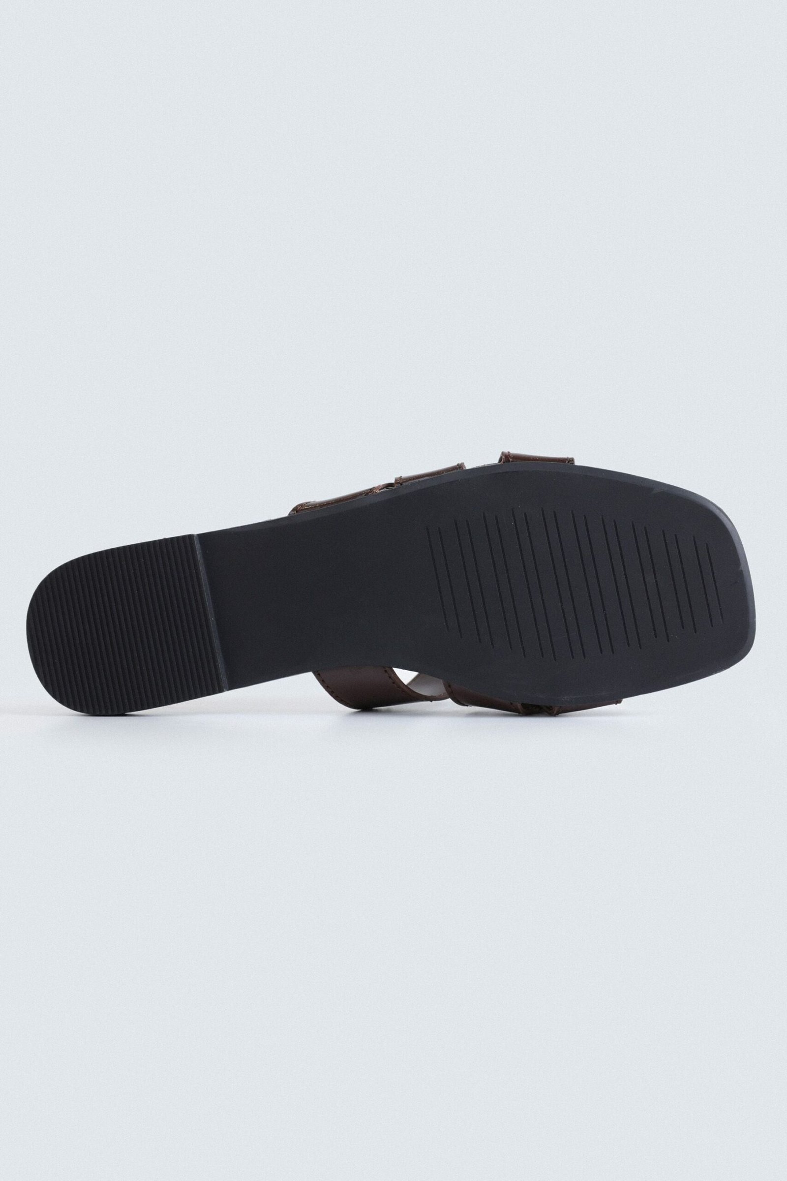 Criss-Cross Flats - Image 6