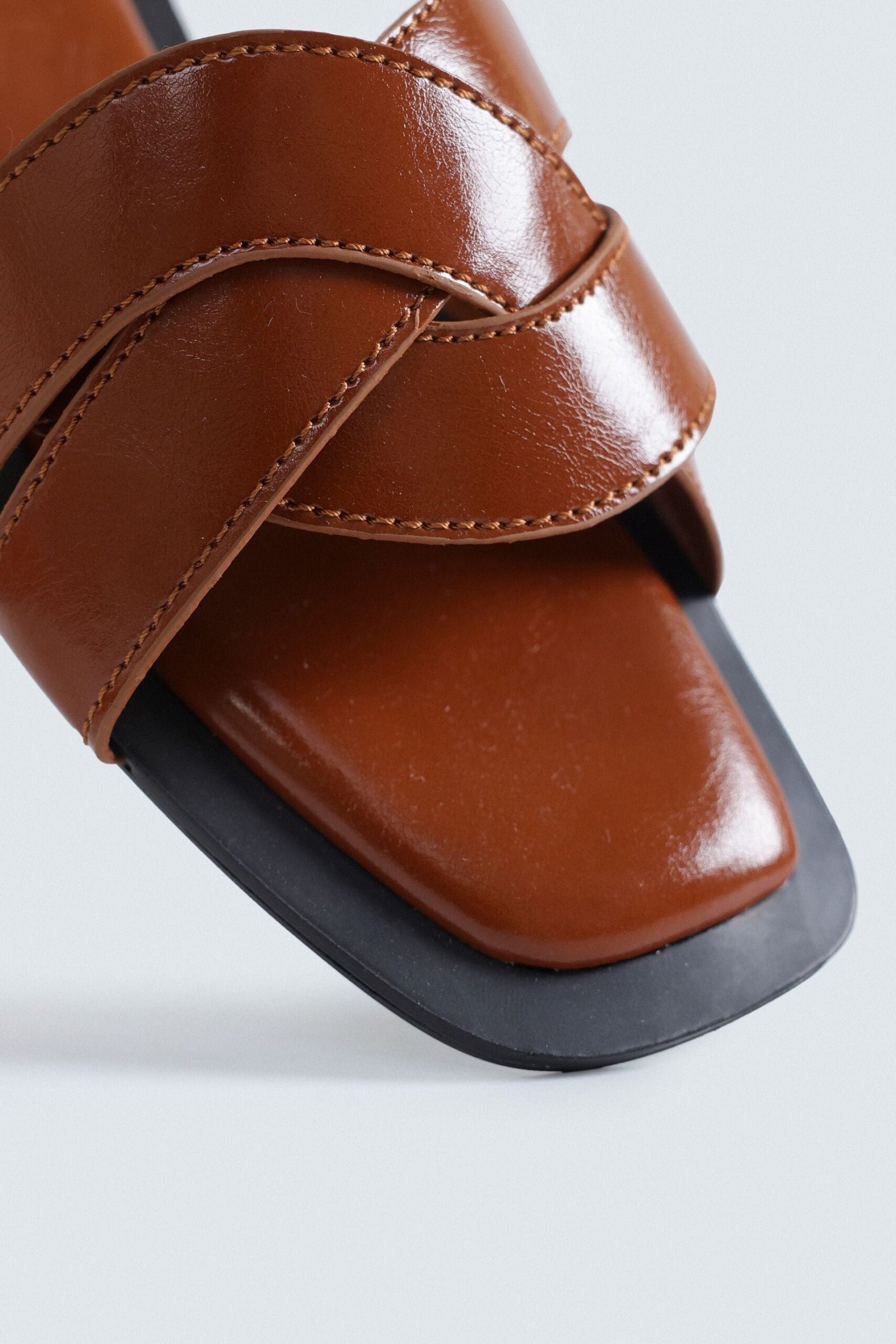 Criss-Cross Flats - Image 9