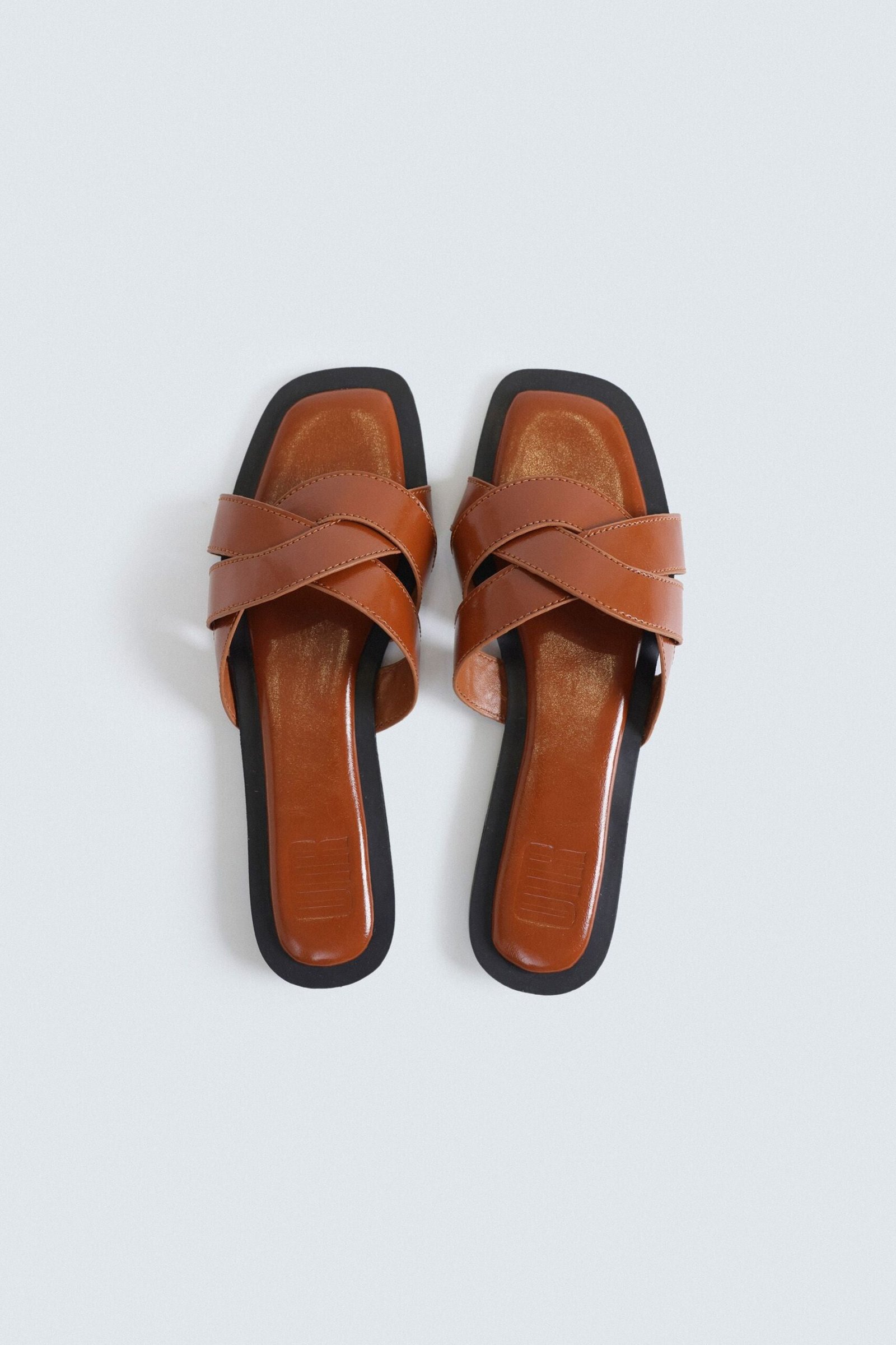 Criss-Cross Flats - Image 8