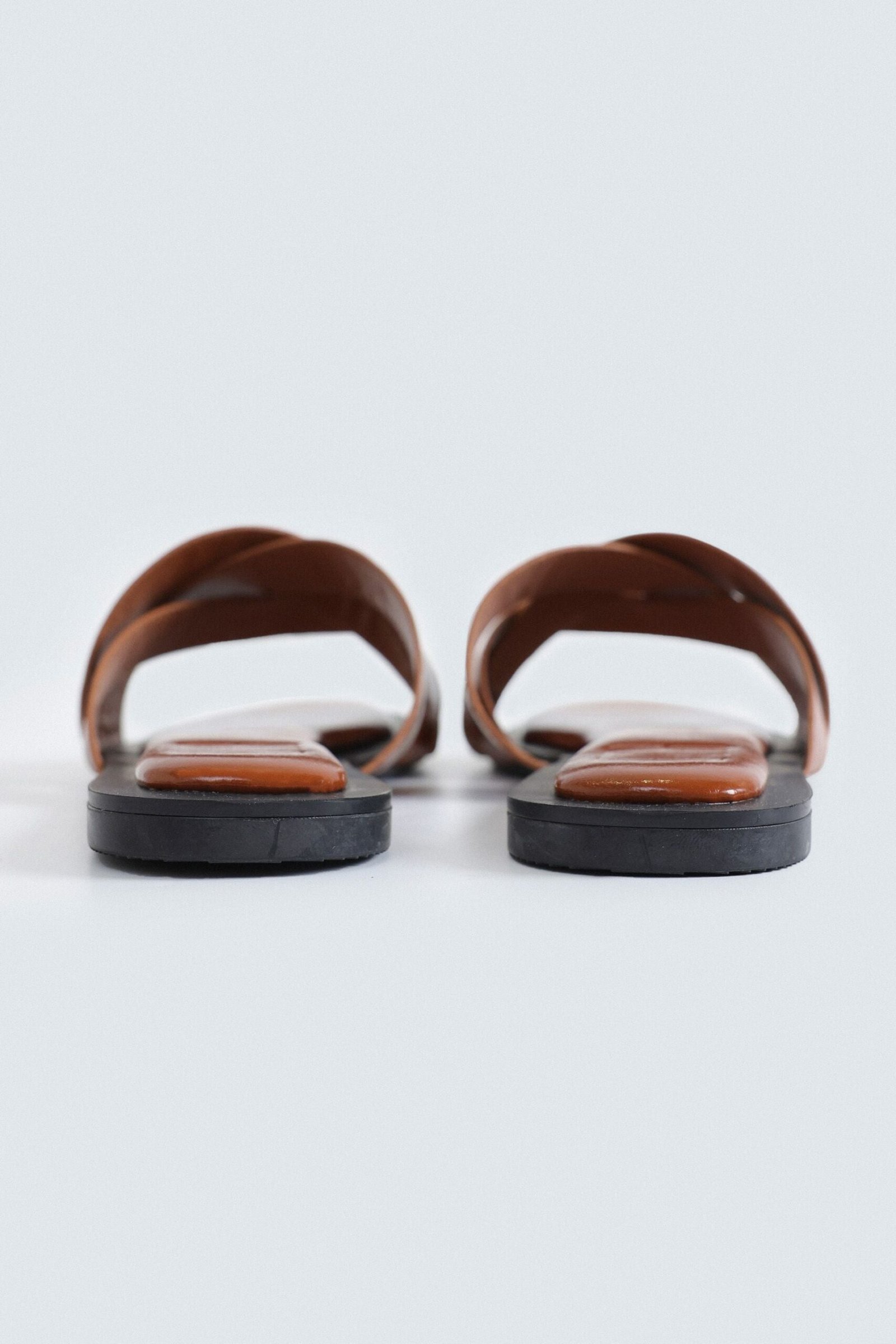 Criss-Cross Flats - Image 10