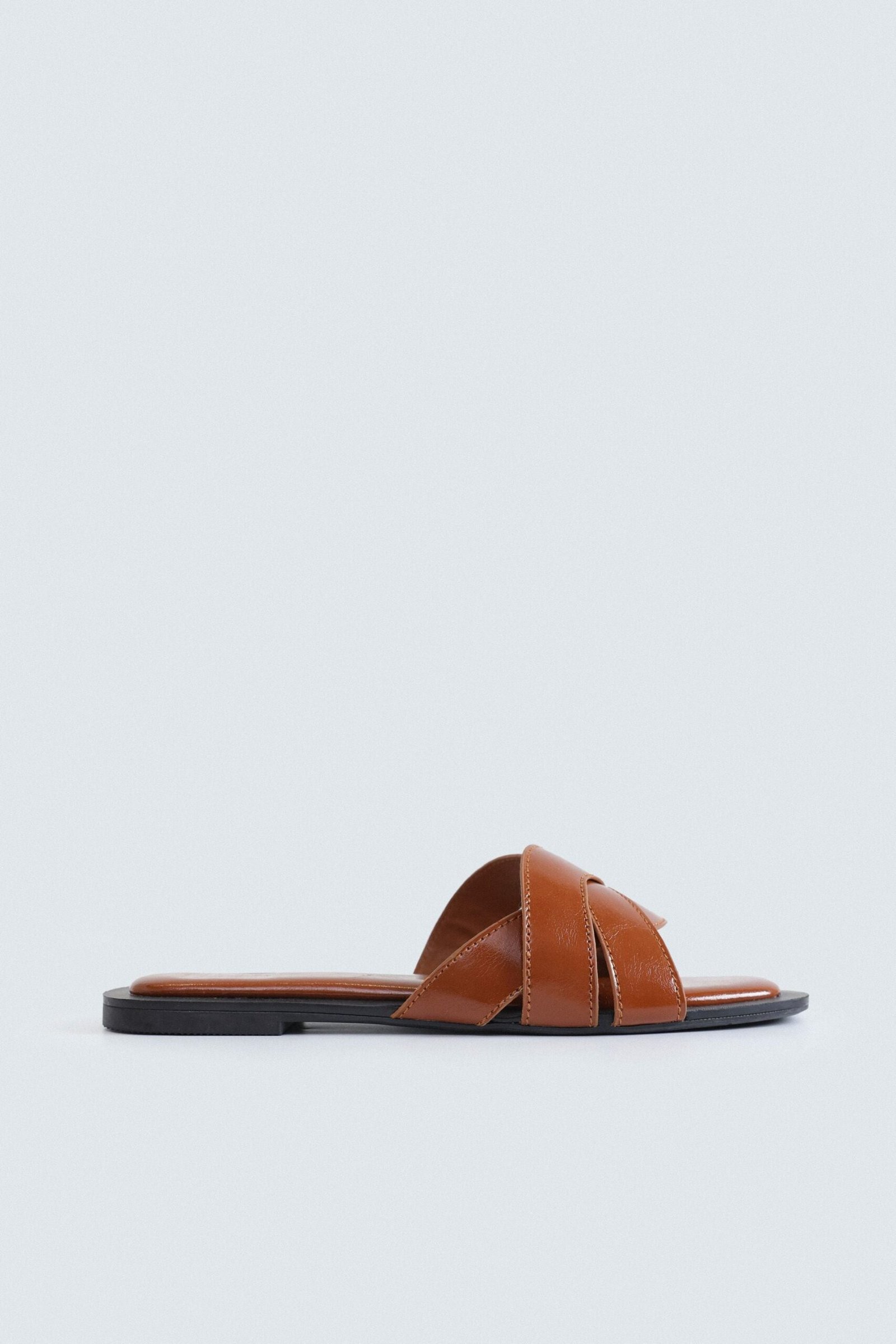 Criss-Cross Flats - Image 7