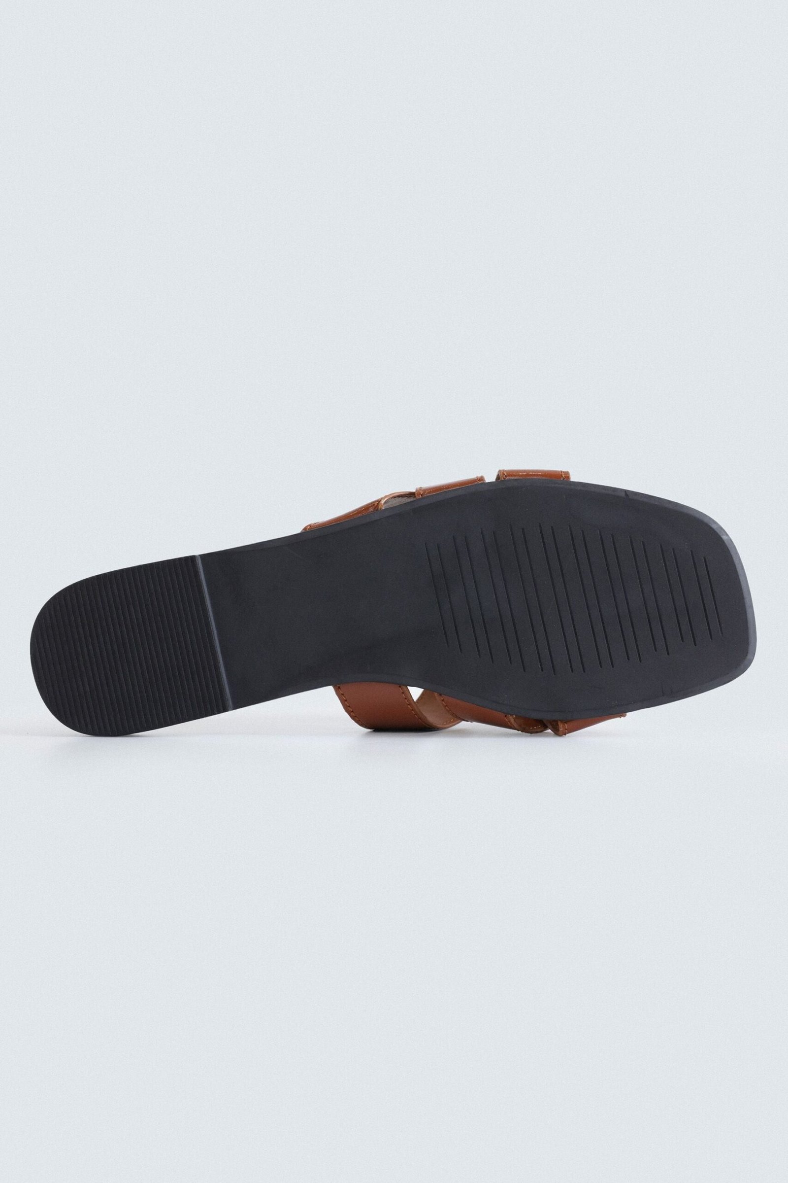 Criss-Cross Flats - Image 12