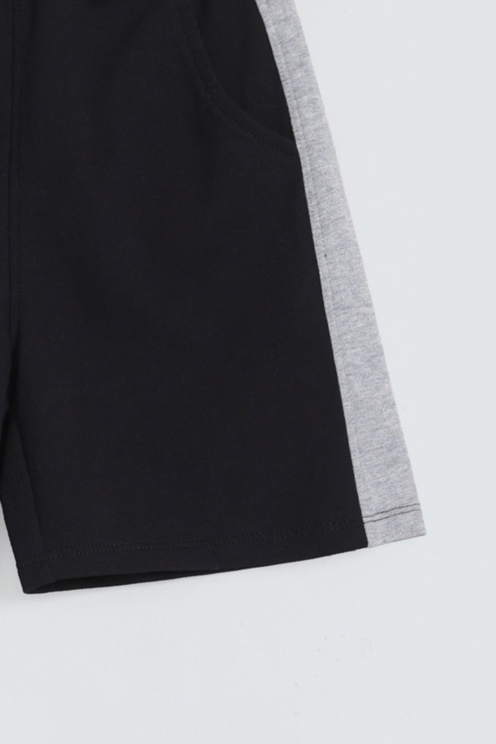 Color Block Knit Shorts - Image 2