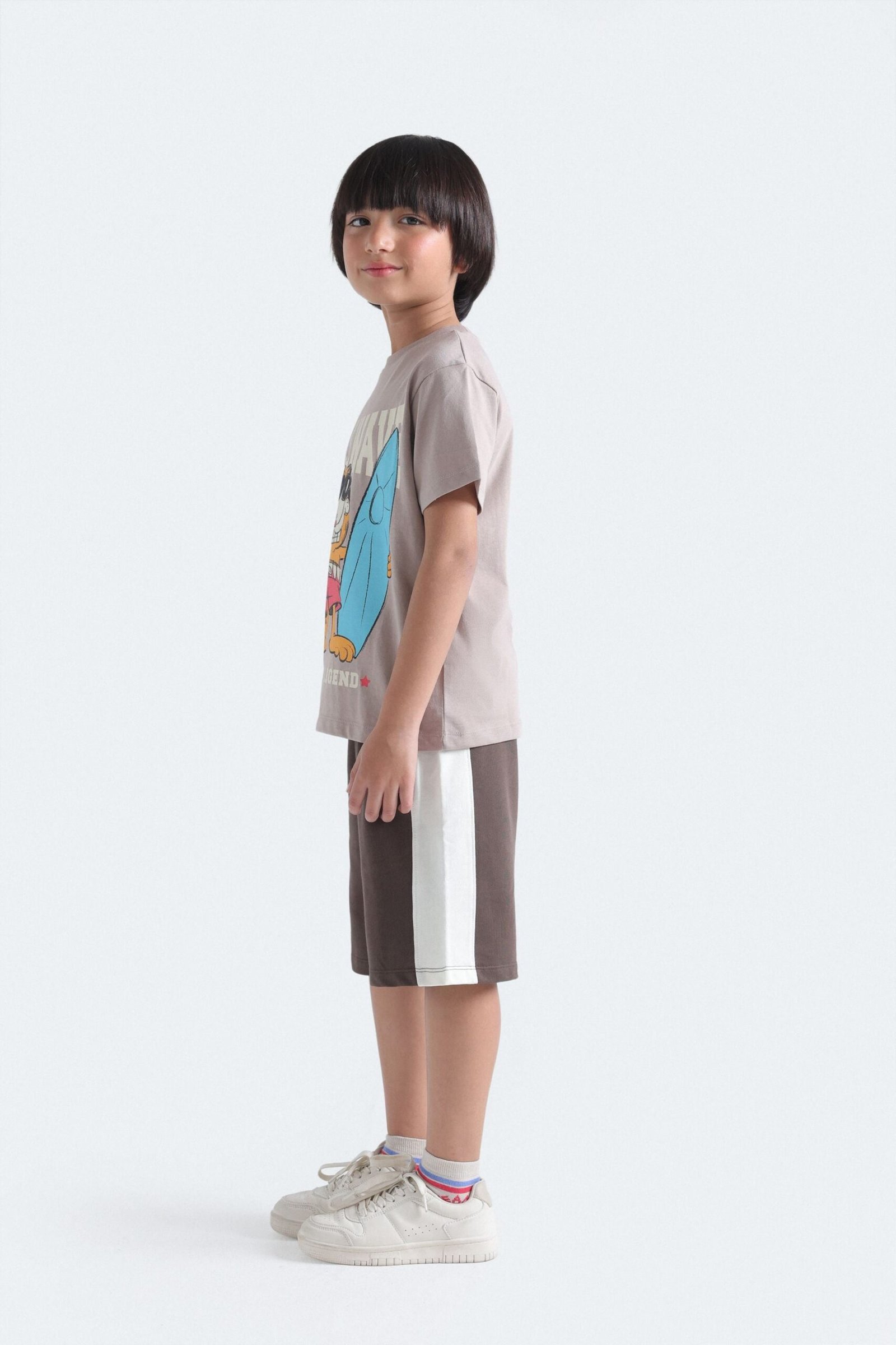 Knit Shorts With Side Contrast Panel - Image 4