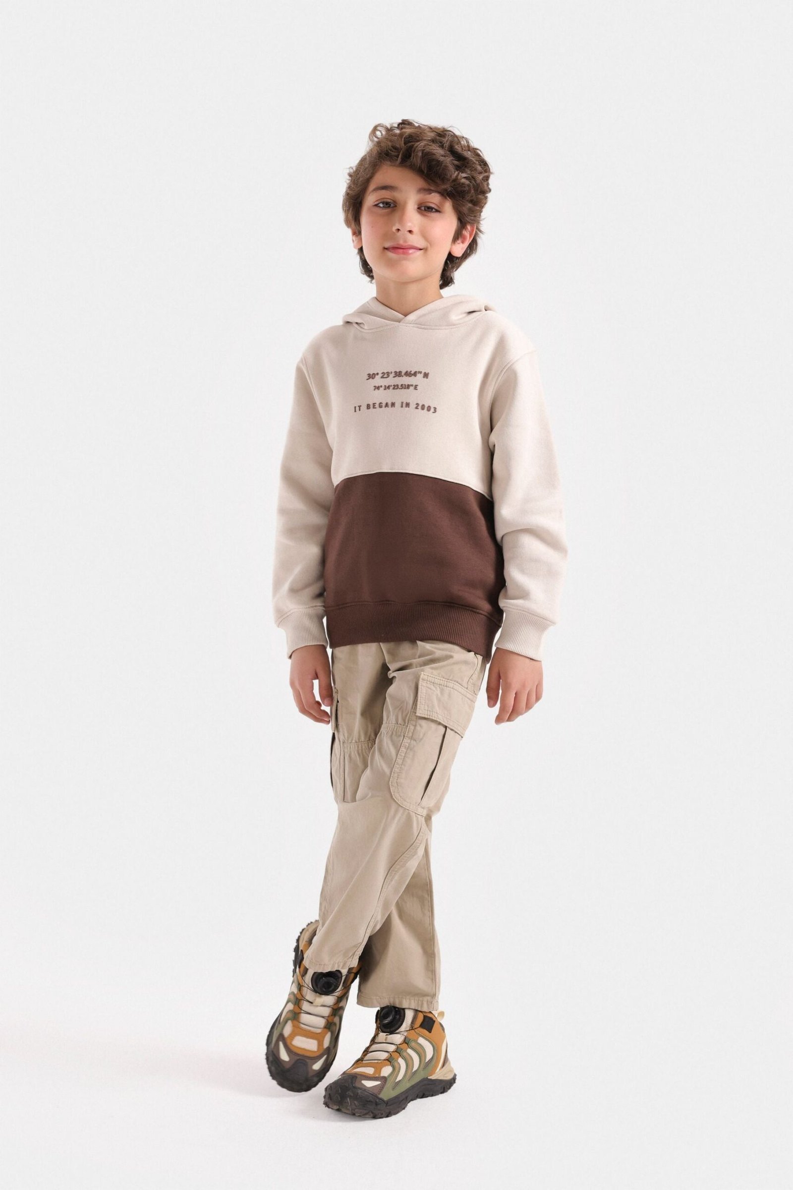 Color-Block Slogan Hoodie - Image 11