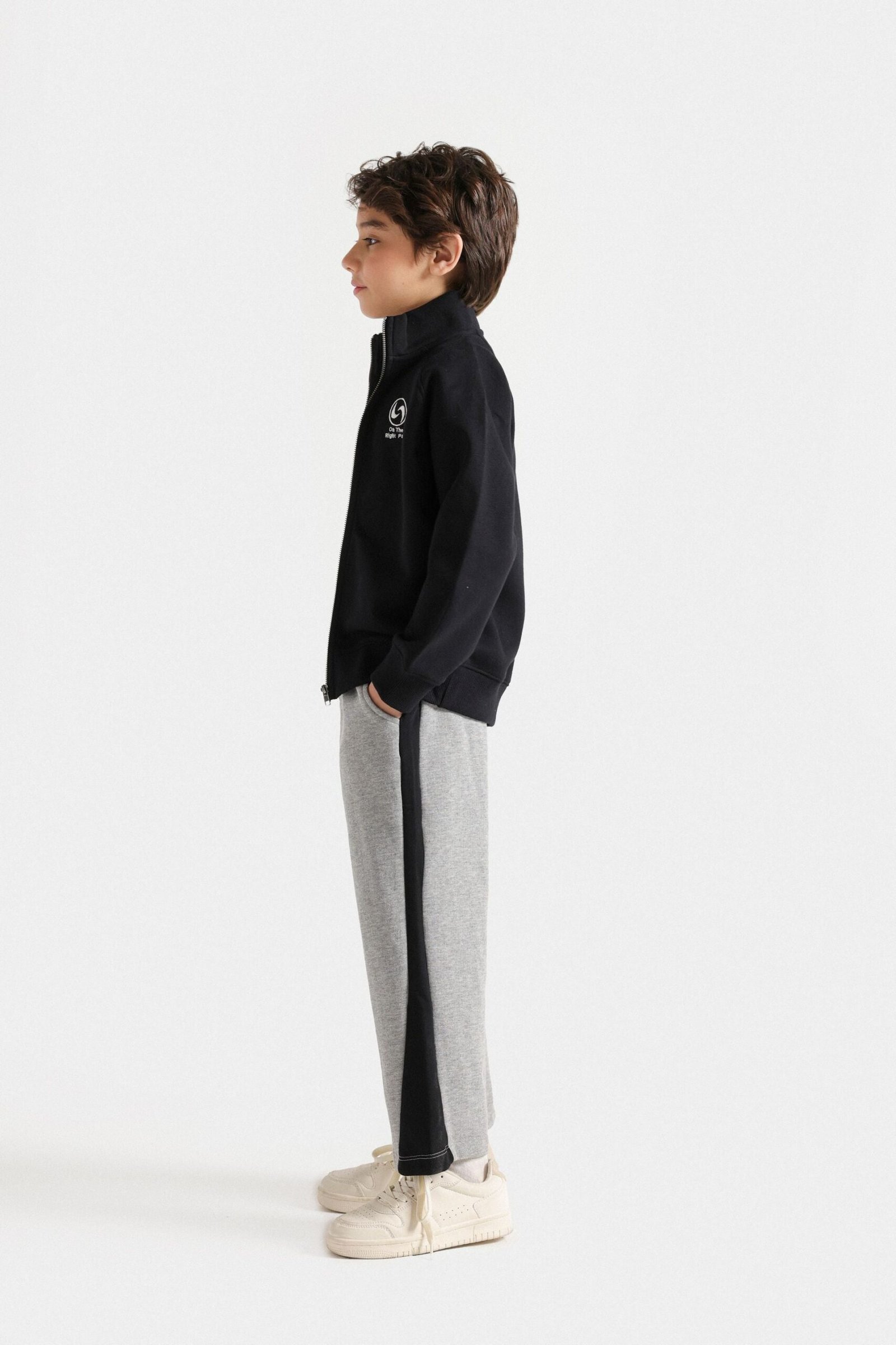 Embroidered Zipper Sweatshirt - Image 5