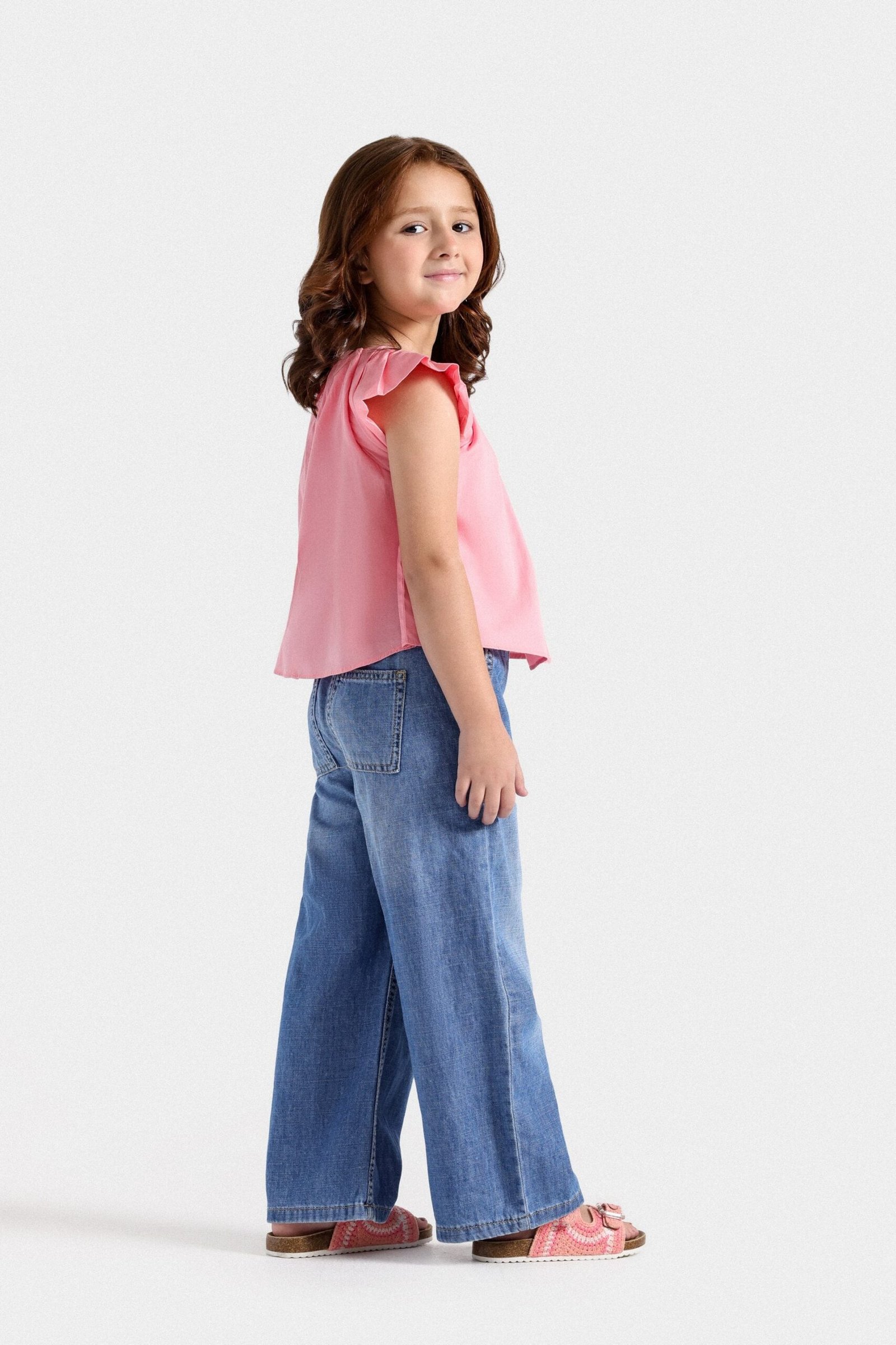Sleeveless Blouse With Pleats Detail - Image 5