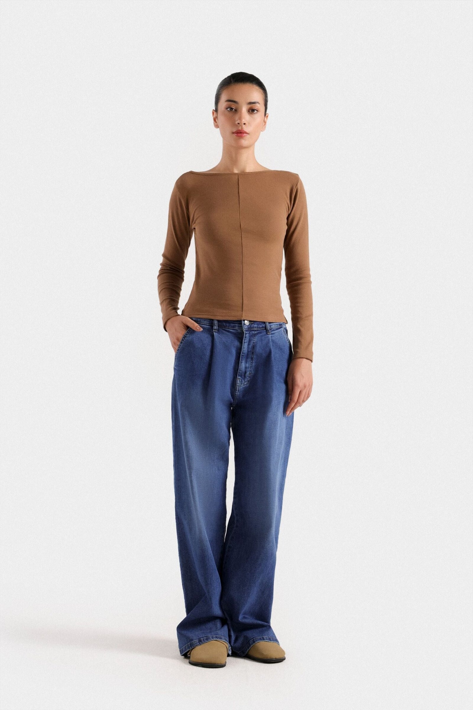 Pleated Relaxed Jeans