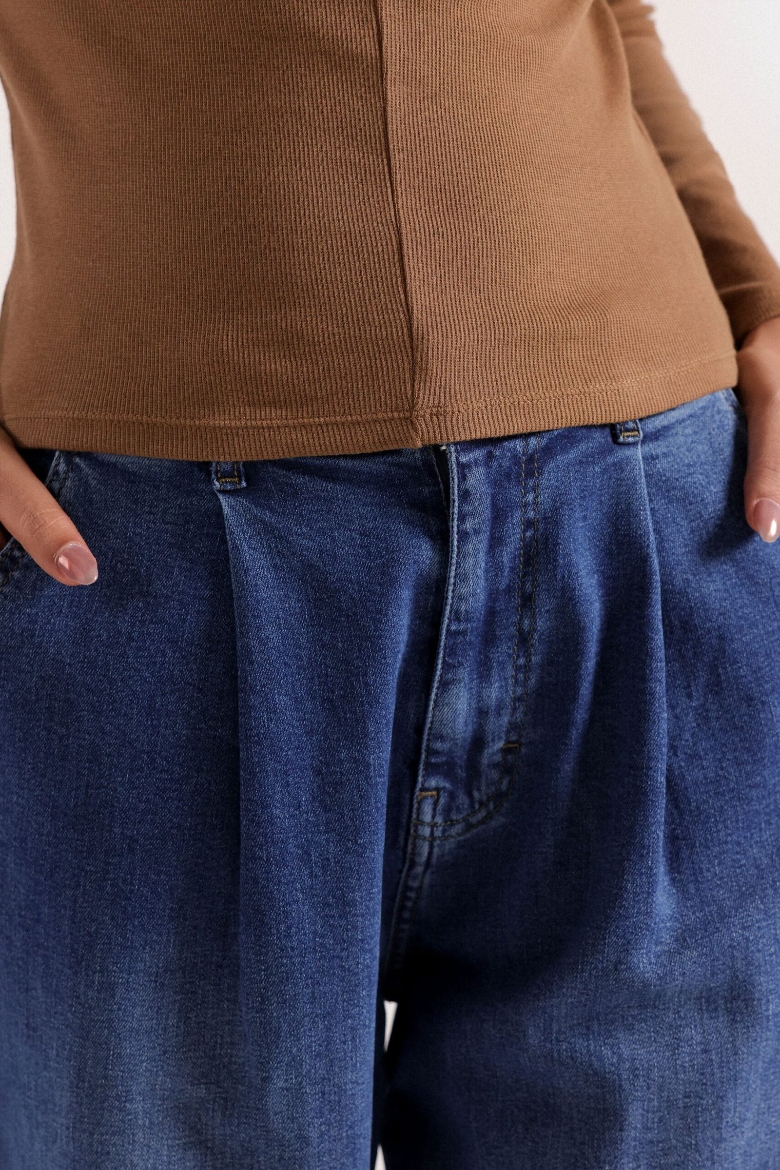 Pleated Relaxed Jeans - Image 2