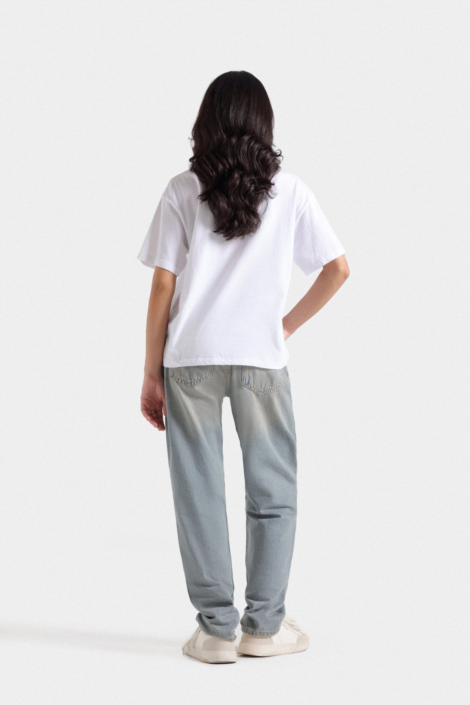 Mom Fit Jeans - Image 10