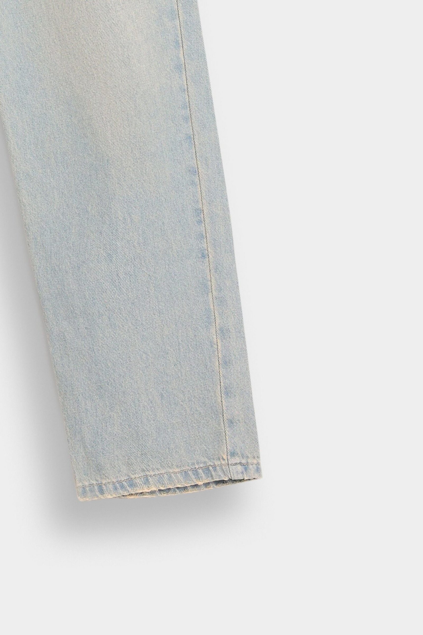 Mom Fit Jeans - Image 13
