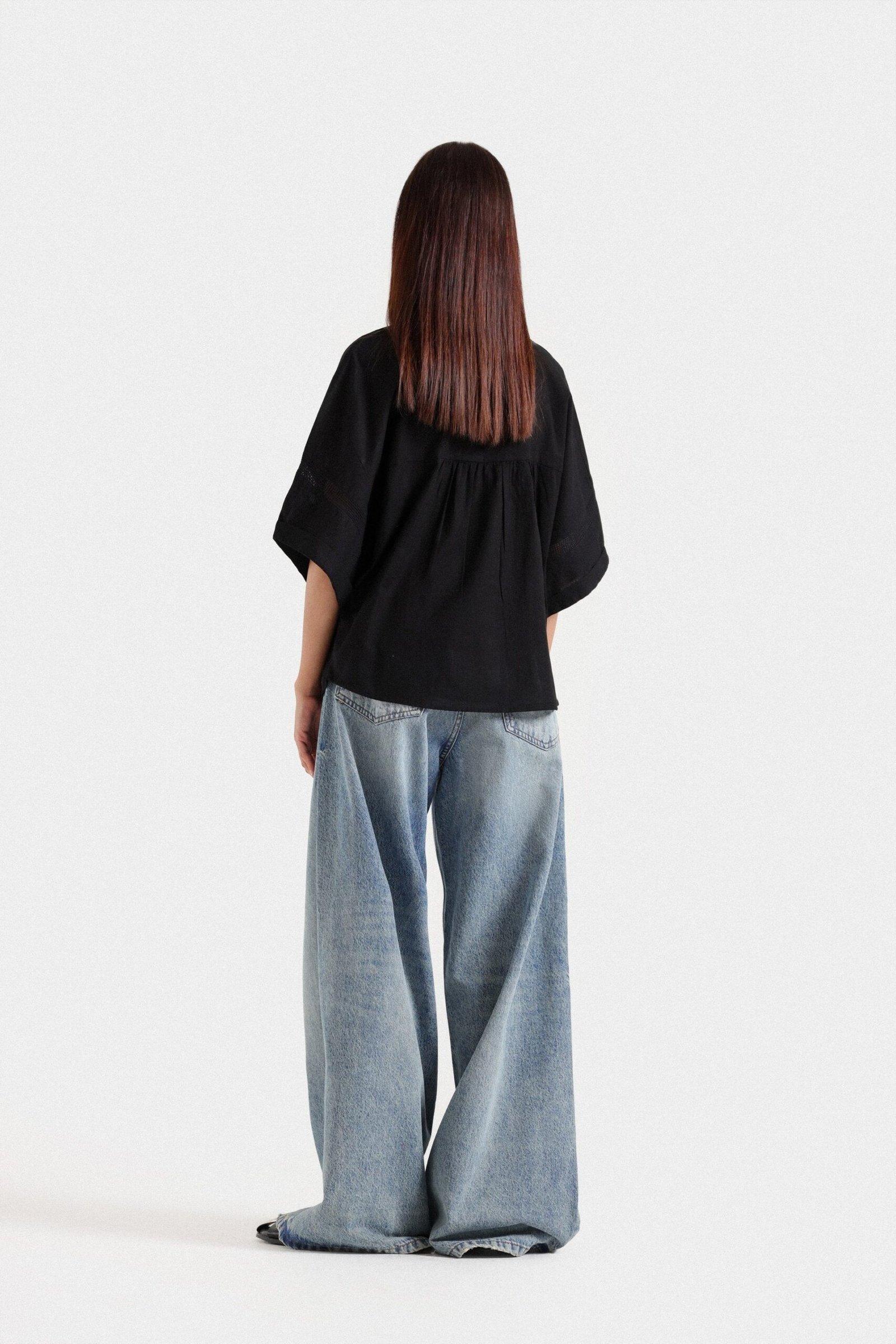 Cropped Shirt With Lace Detail - Image 4