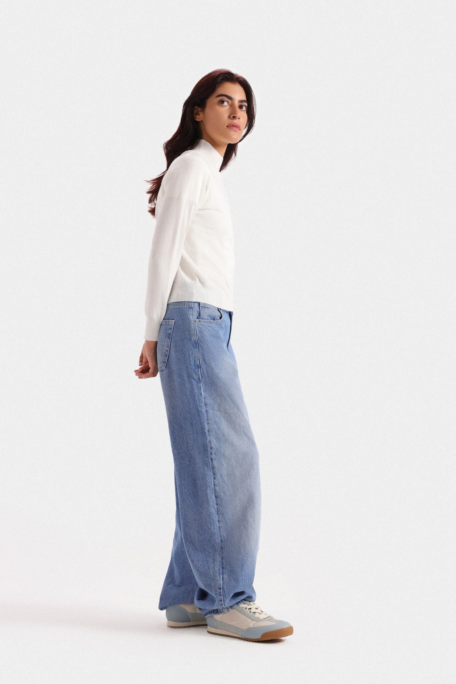 Tapered High-Waist Jeans - Image 3