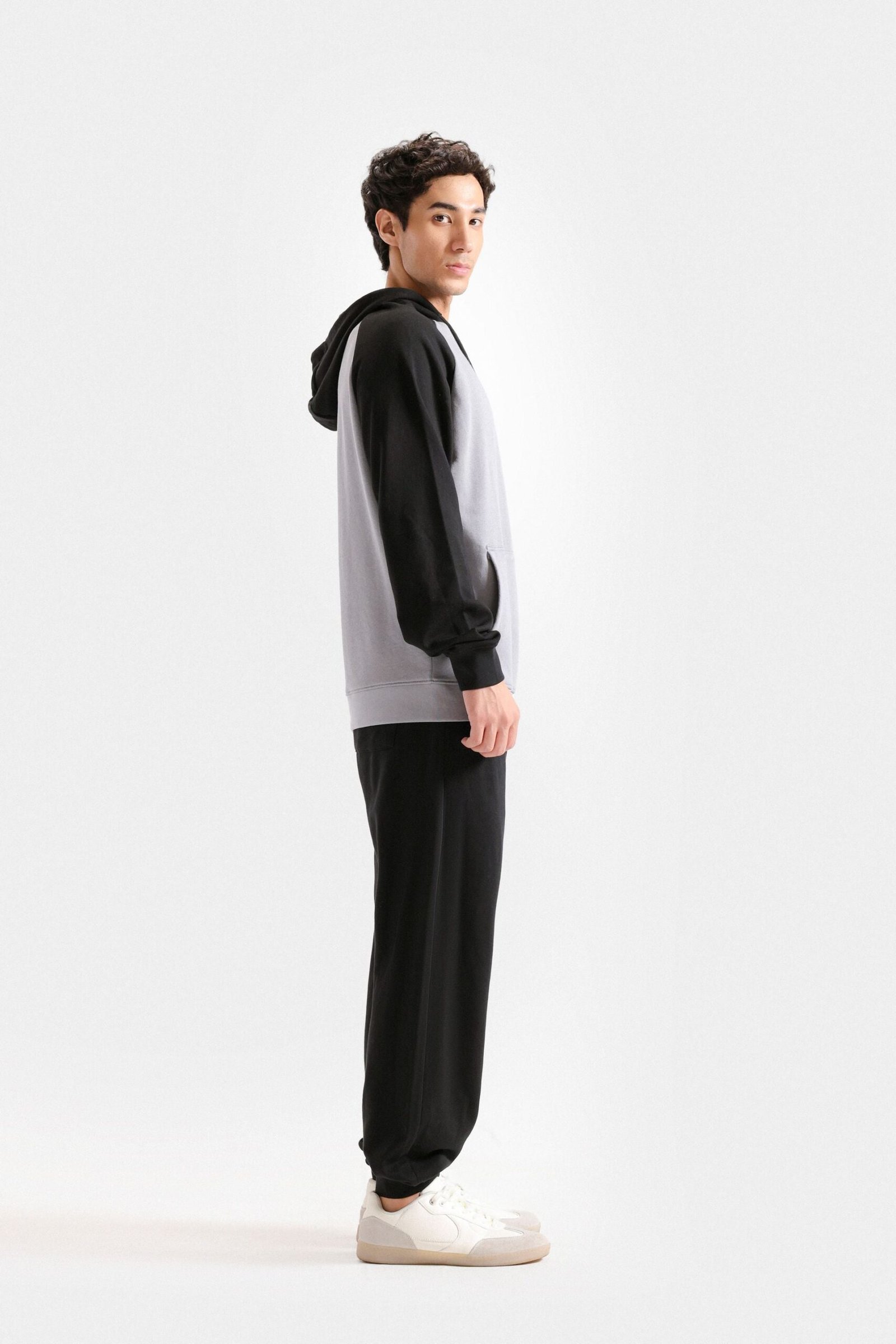 Color-Block Pull-Over - Image 11