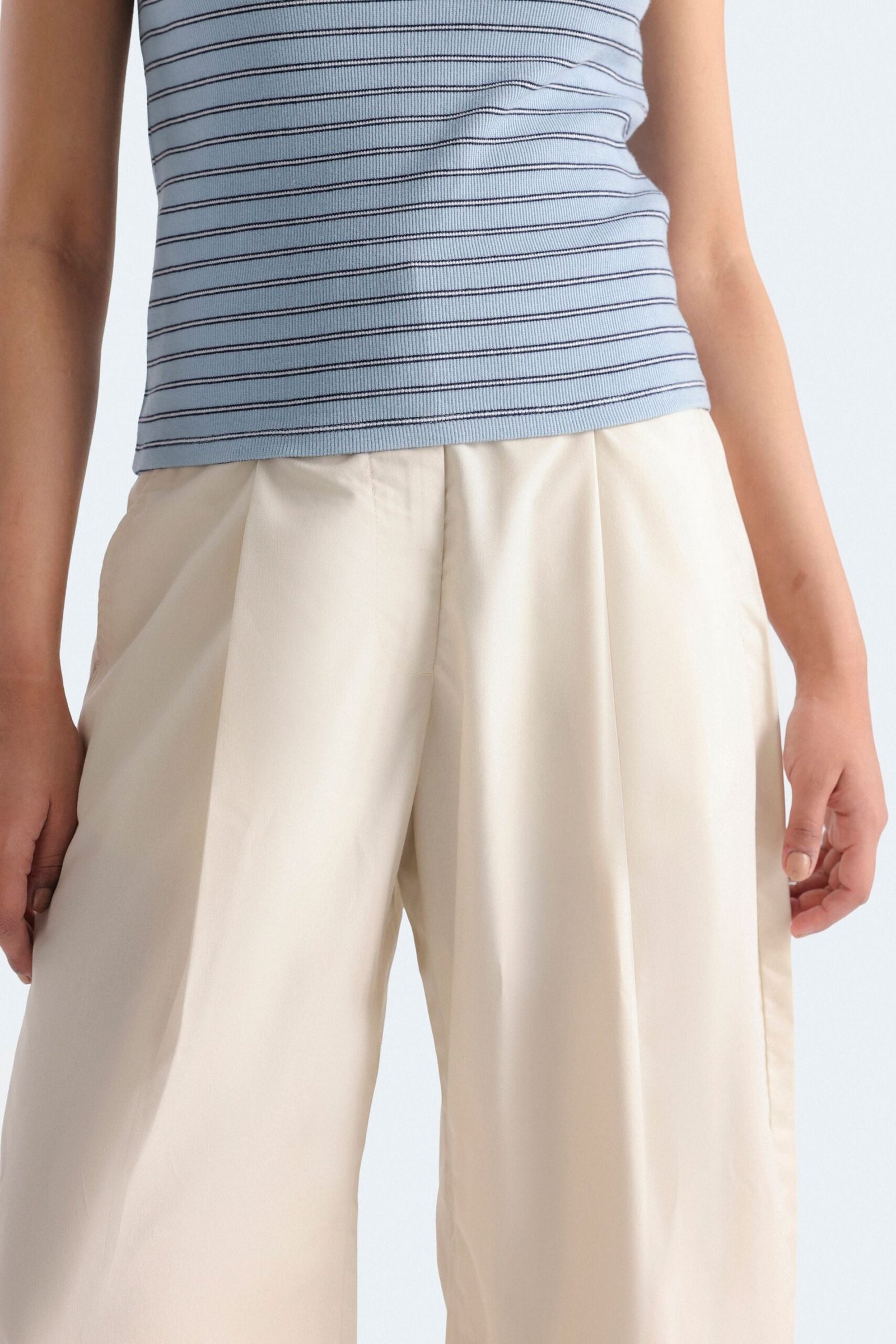 Cropped Pleated Barrel Pants - Image 2