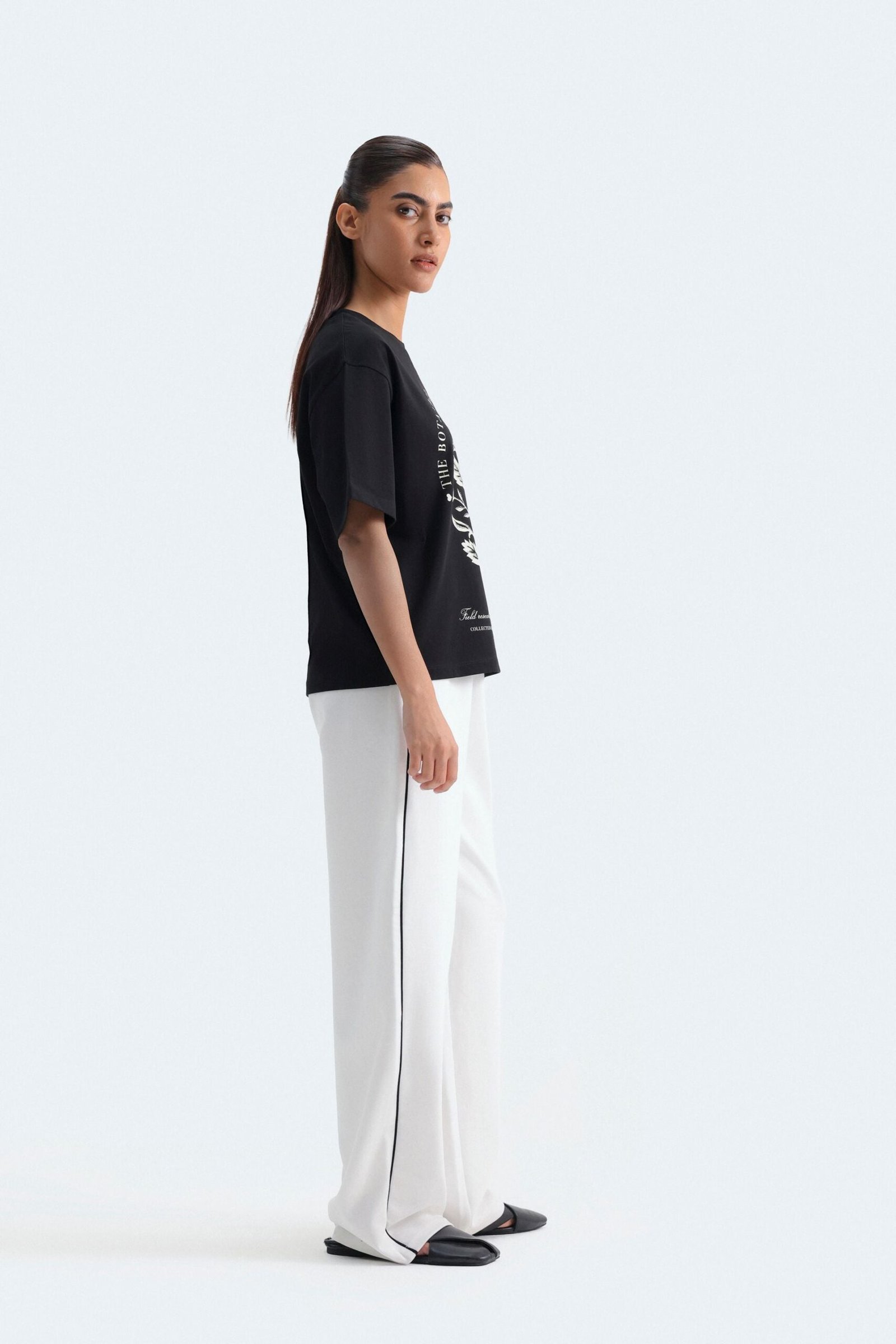 Loose Trousers With Side Pipping Detail - Image 3