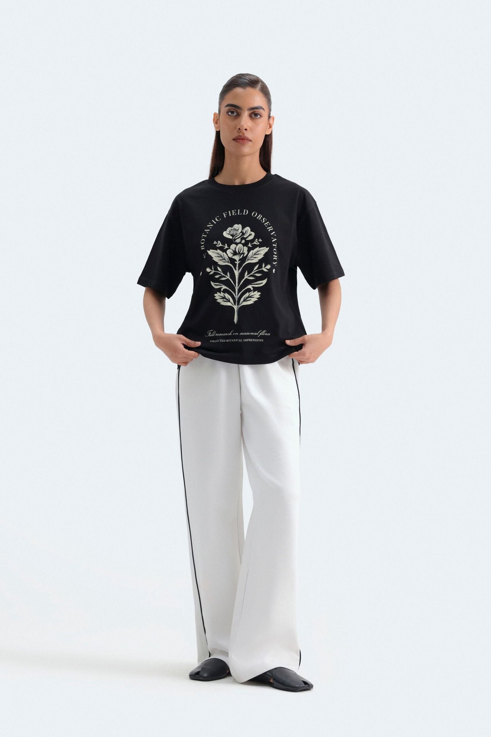Loose Trousers With Side Pipping Detail