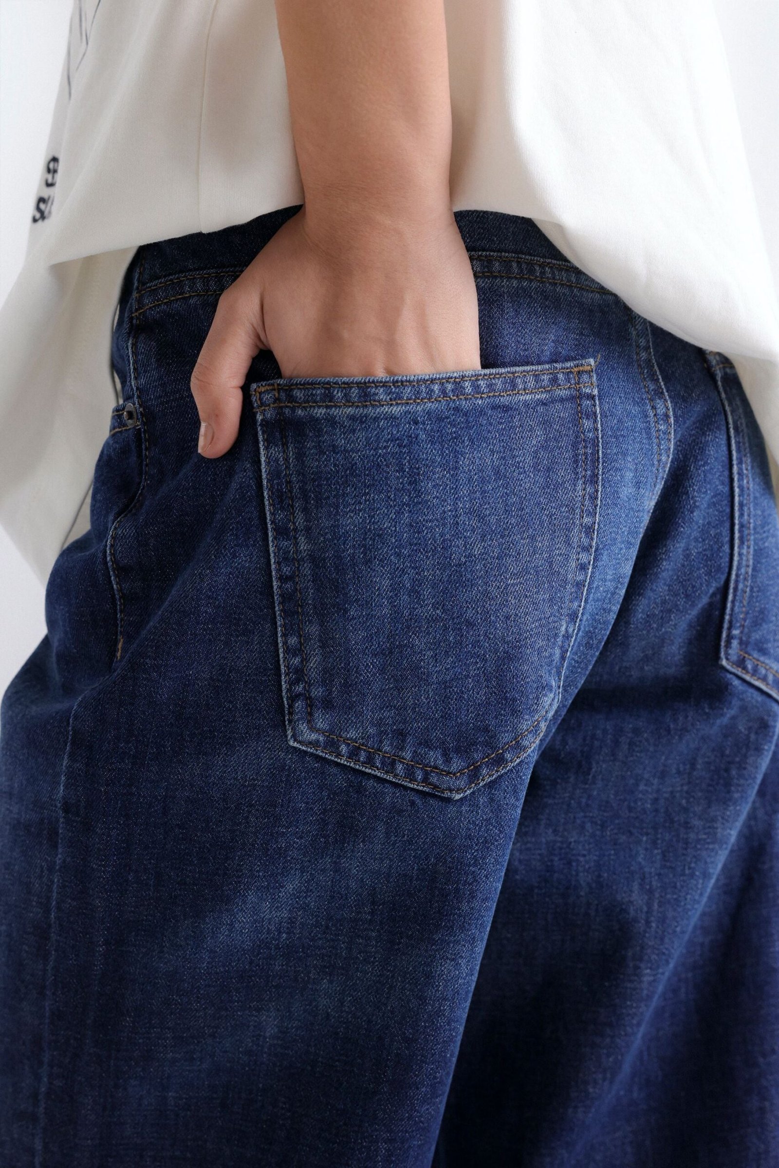 Mid Rise Relaxed Fit Jeans - Image 4