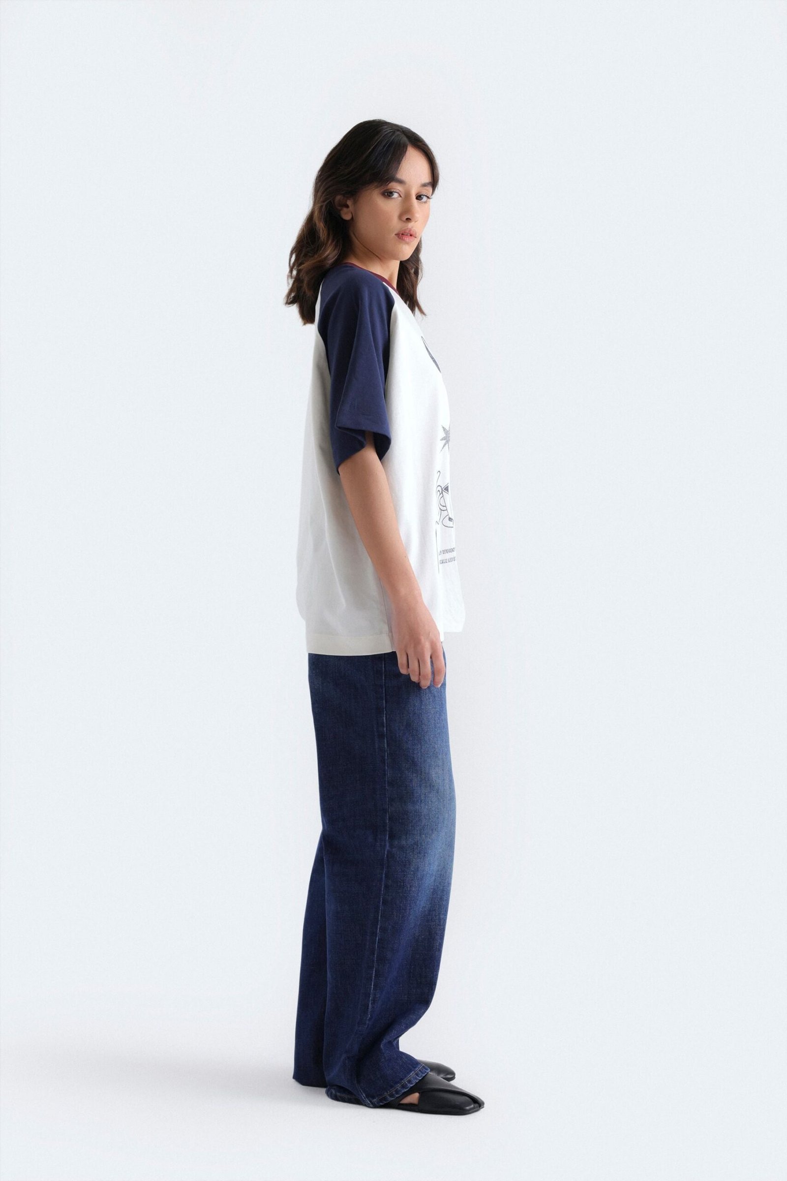 Mid Rise Relaxed Fit Jeans - Image 3