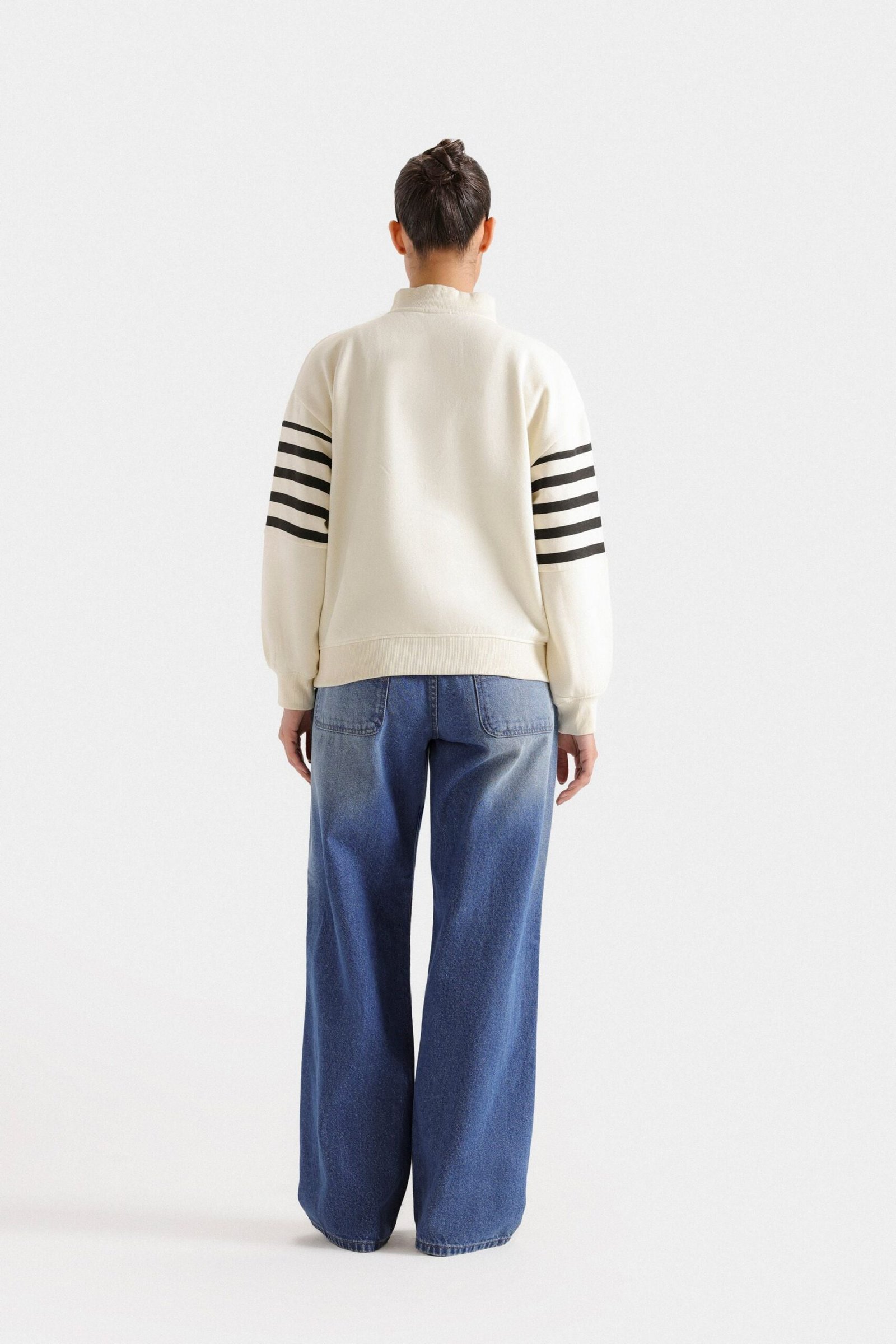 Loose Fit Jeans - Image 4
