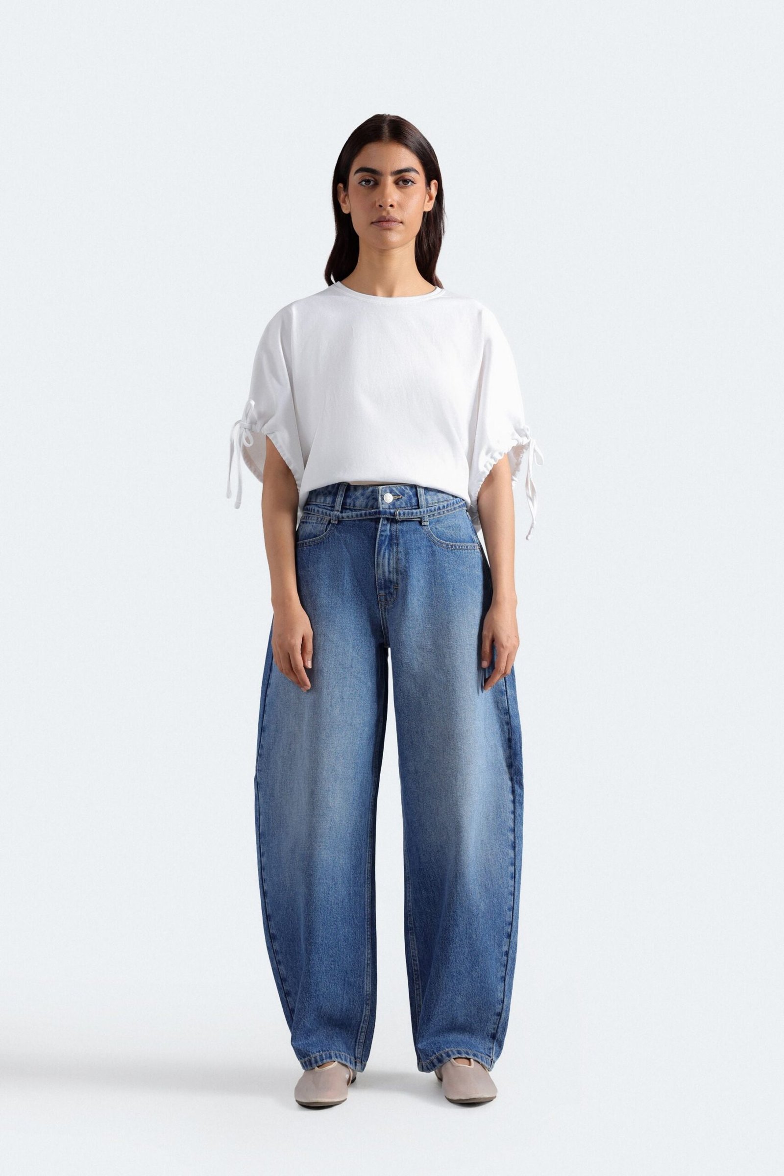 Barrel Fit Jeans With Belt Detail