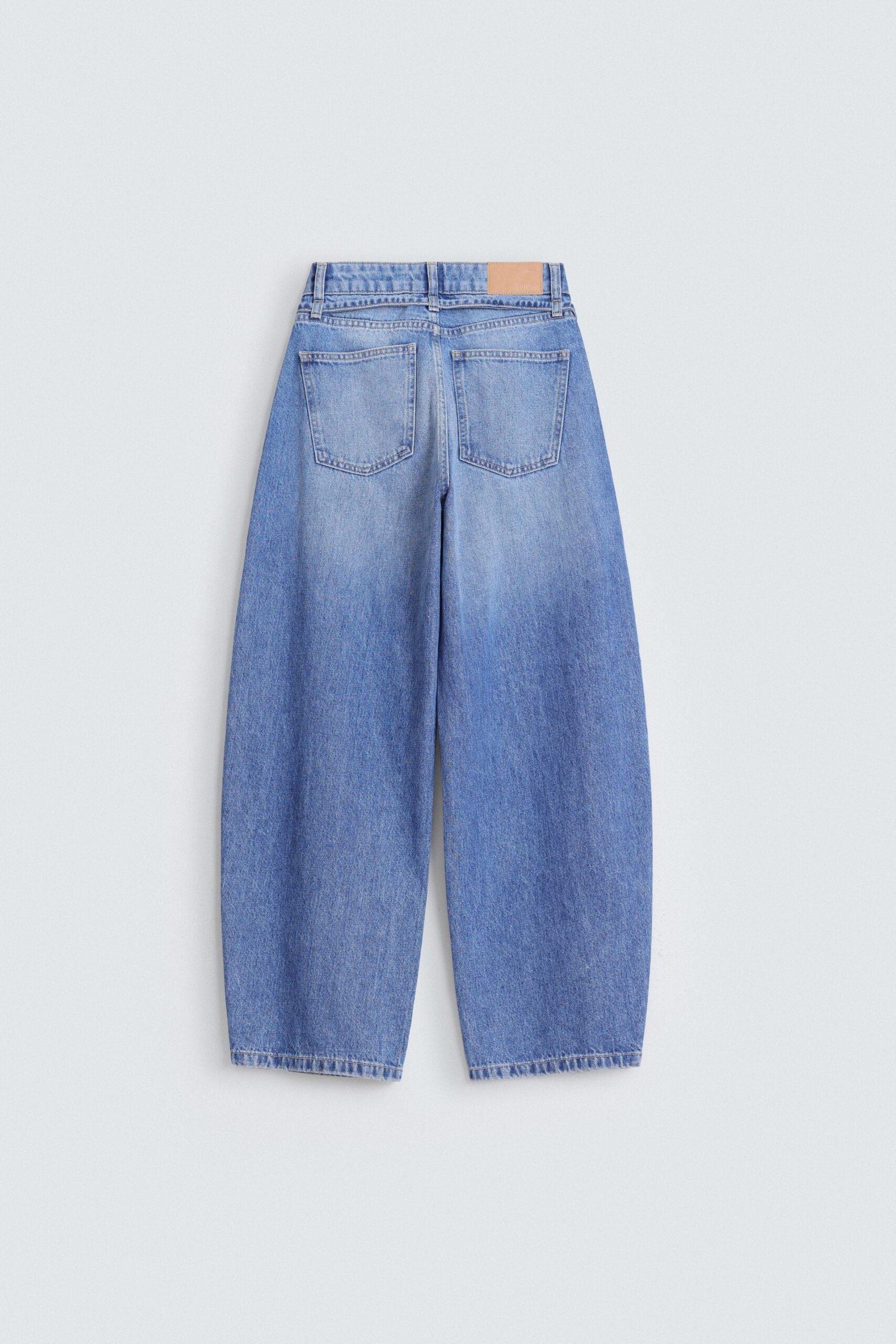 Barrel Fit Jeans With Belt Detail - Image 7