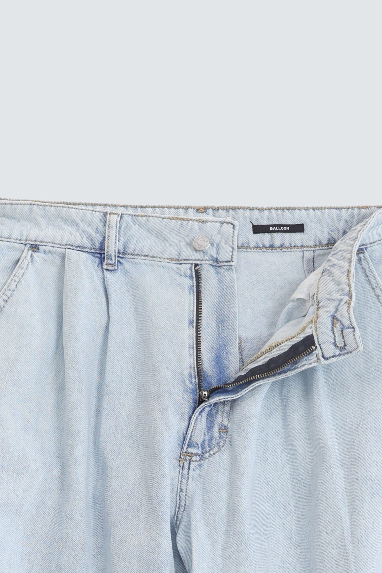 Balloon Fit Jeans - Image 11