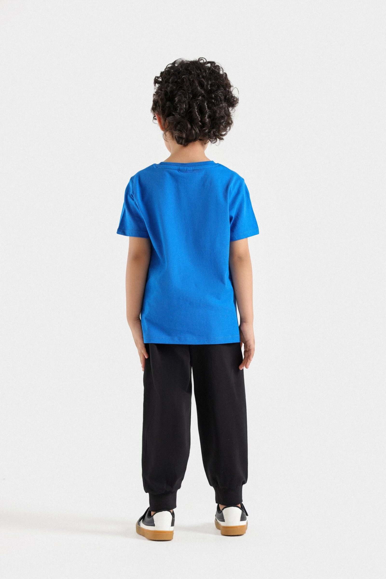Basic T-Shirt With Patch Pocket - Image 12