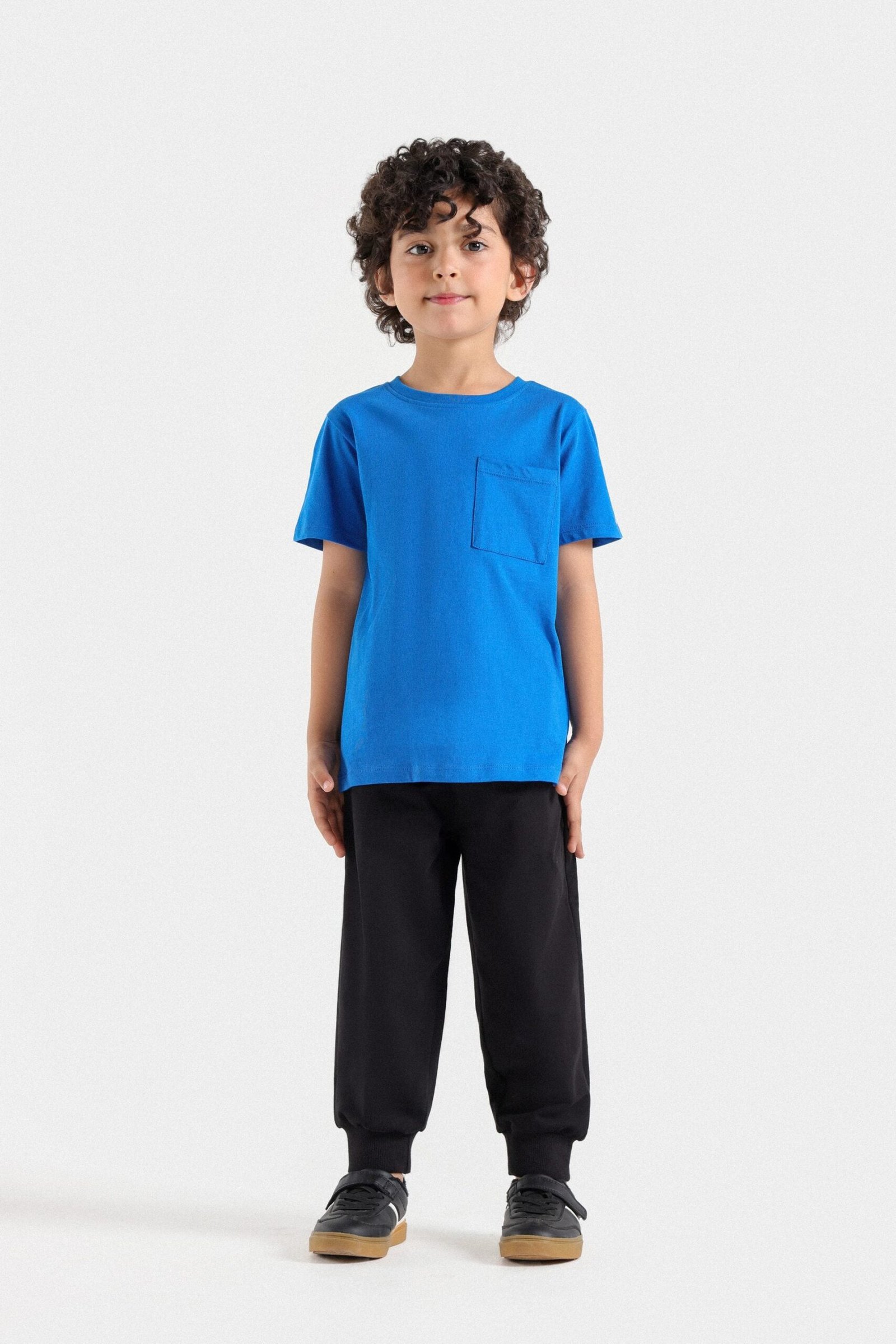 Basic T-Shirt With Patch Pocket - Image 10