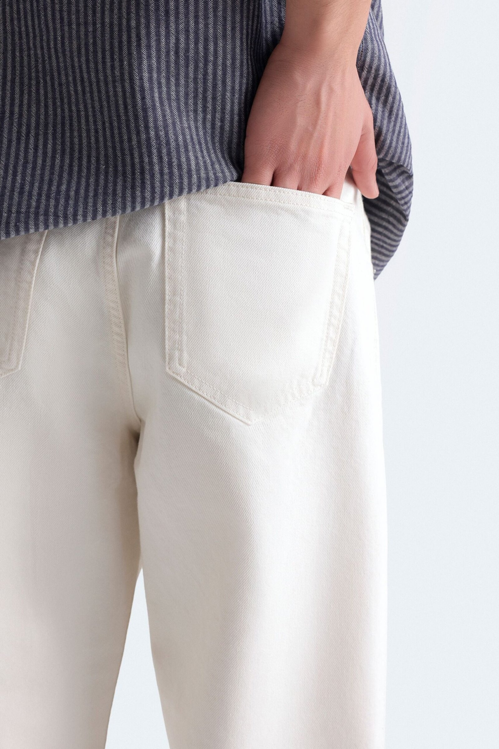 Relaxed Fit Jeans - Image 4