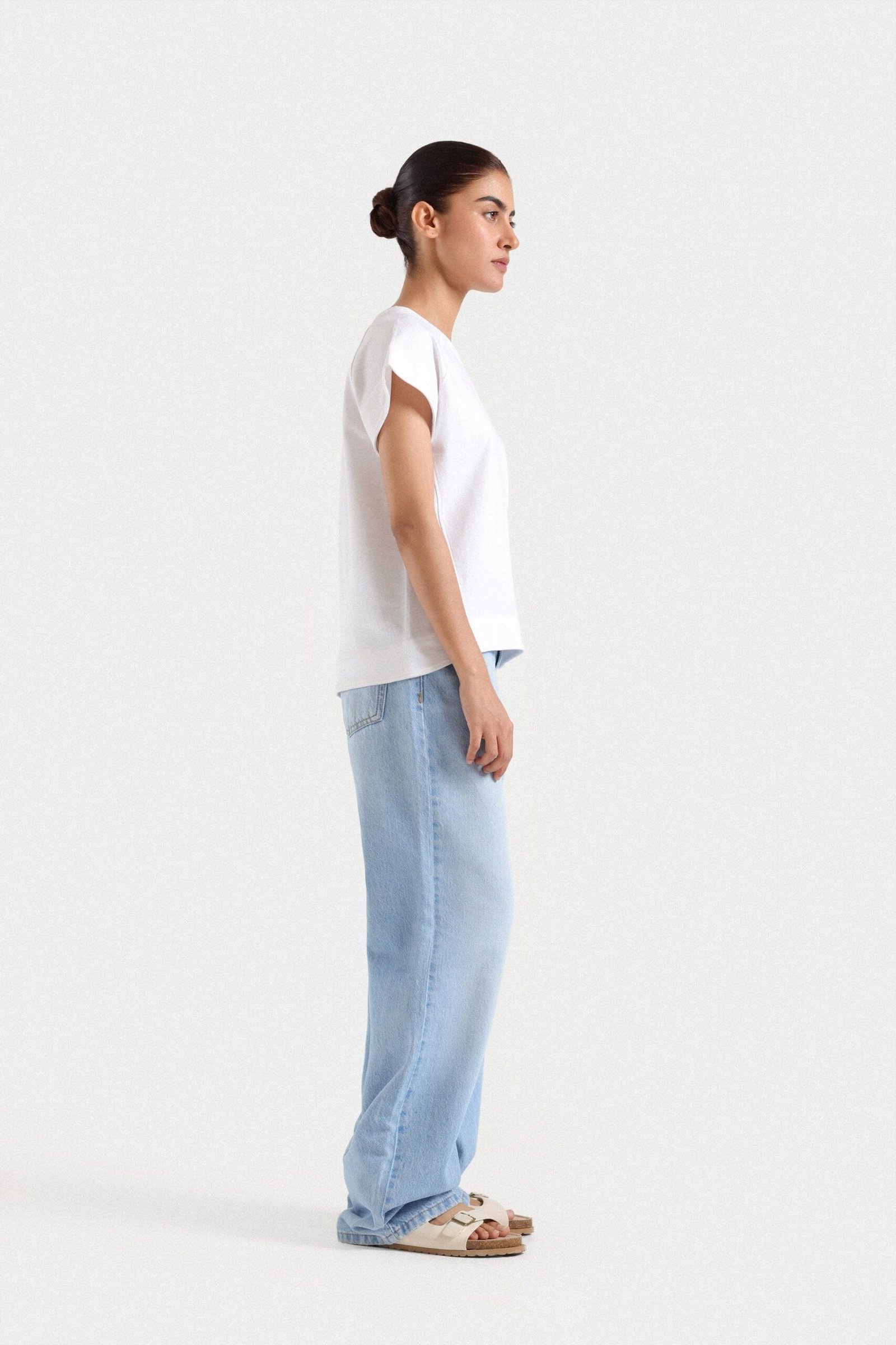 Basic T-Shirt With Wide Hem - Image 3