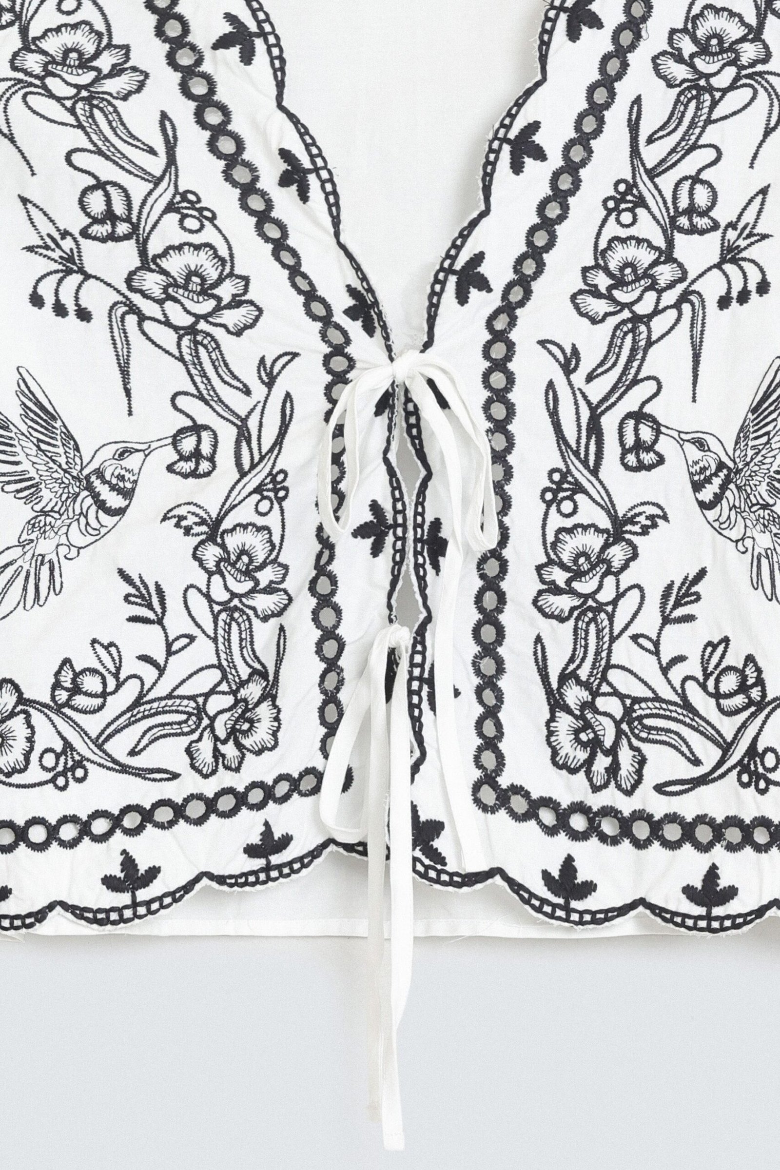 Super Cropped Embroidered Blouse - Image 6